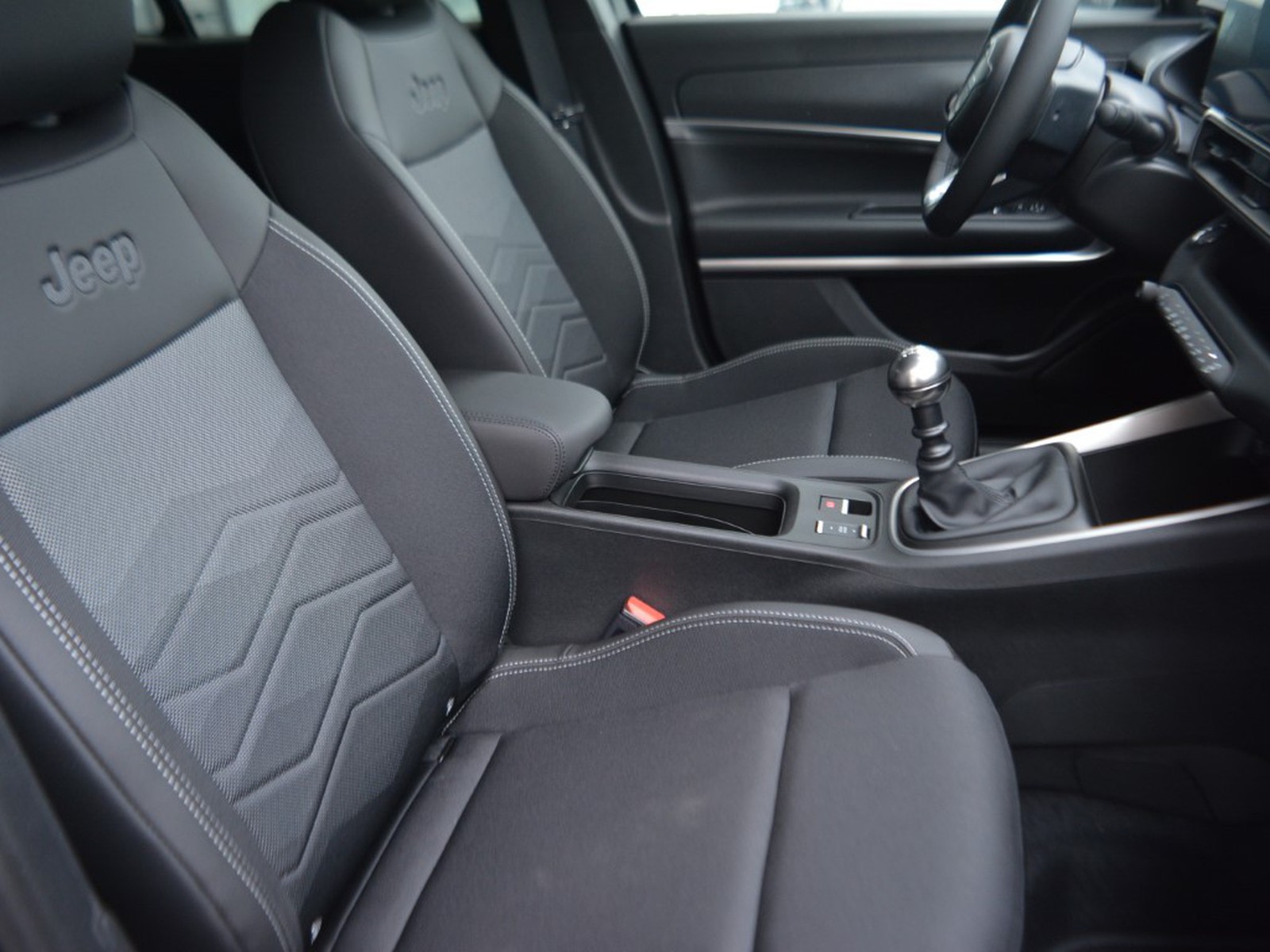 5 - Jeep Avenger 1.2 turbo 100cv summit fwd