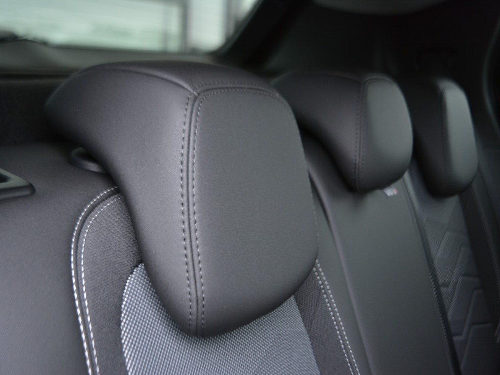 6 - Jeep Avenger 1.2 turbo 100cv summit fwd