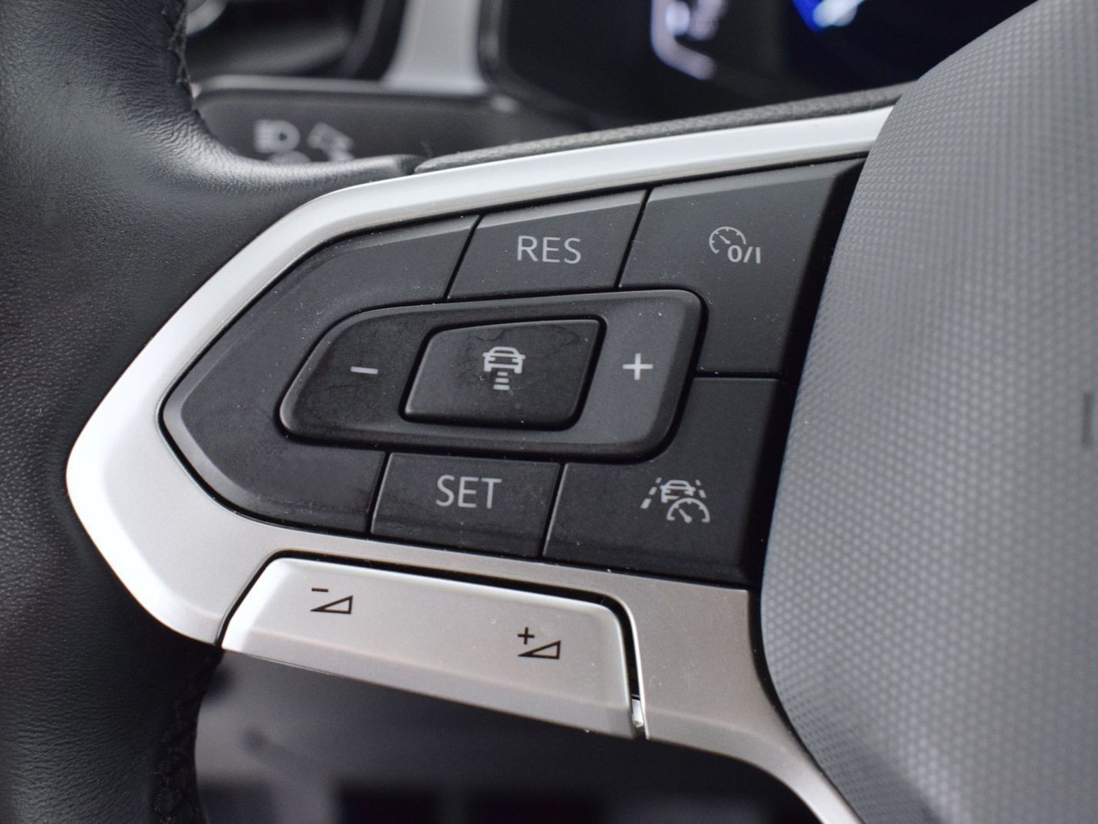 24 - Volkswagen T-Roc 2.0 tdi scr 115cv life