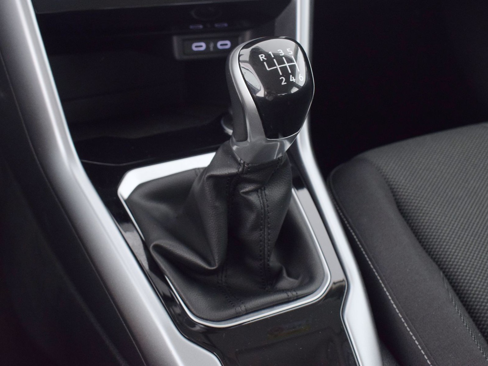 22 - Volkswagen T-Roc 2.0 tdi scr 115cv life