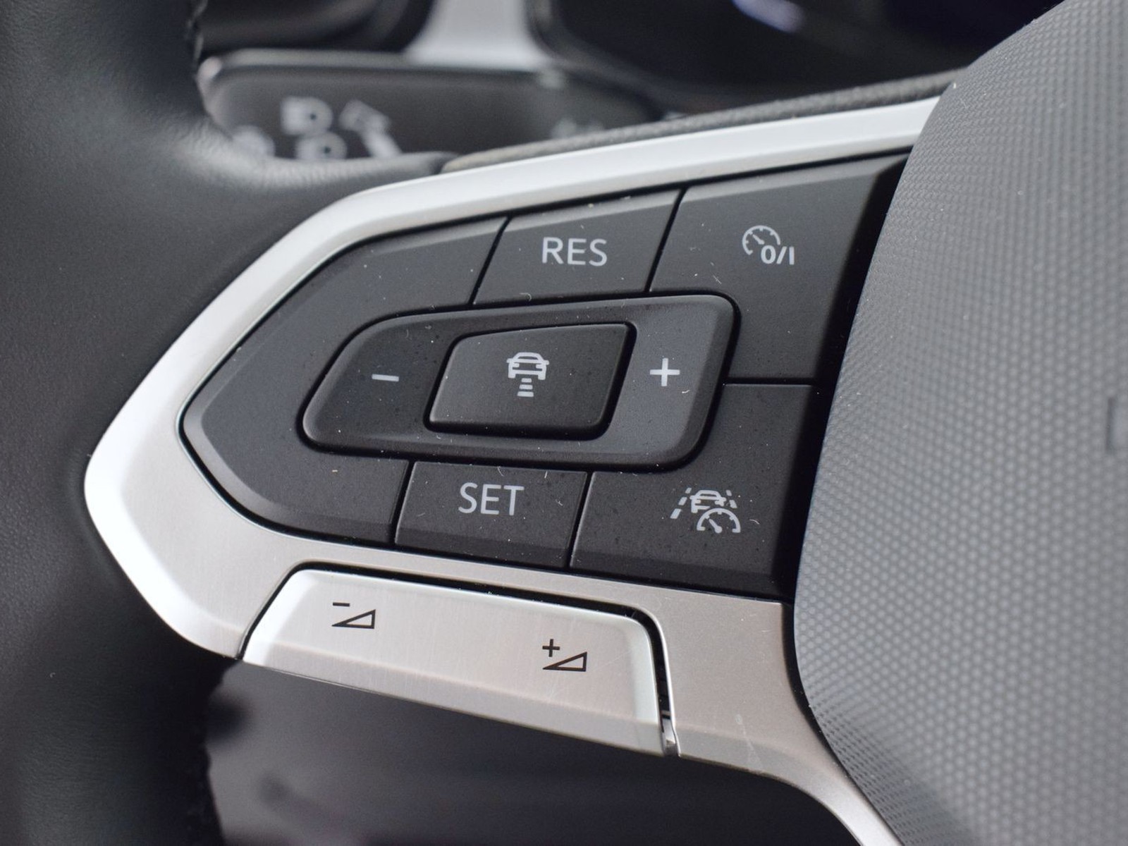 24 - Volkswagen T-Roc 2.0 tdi scr 115cv life