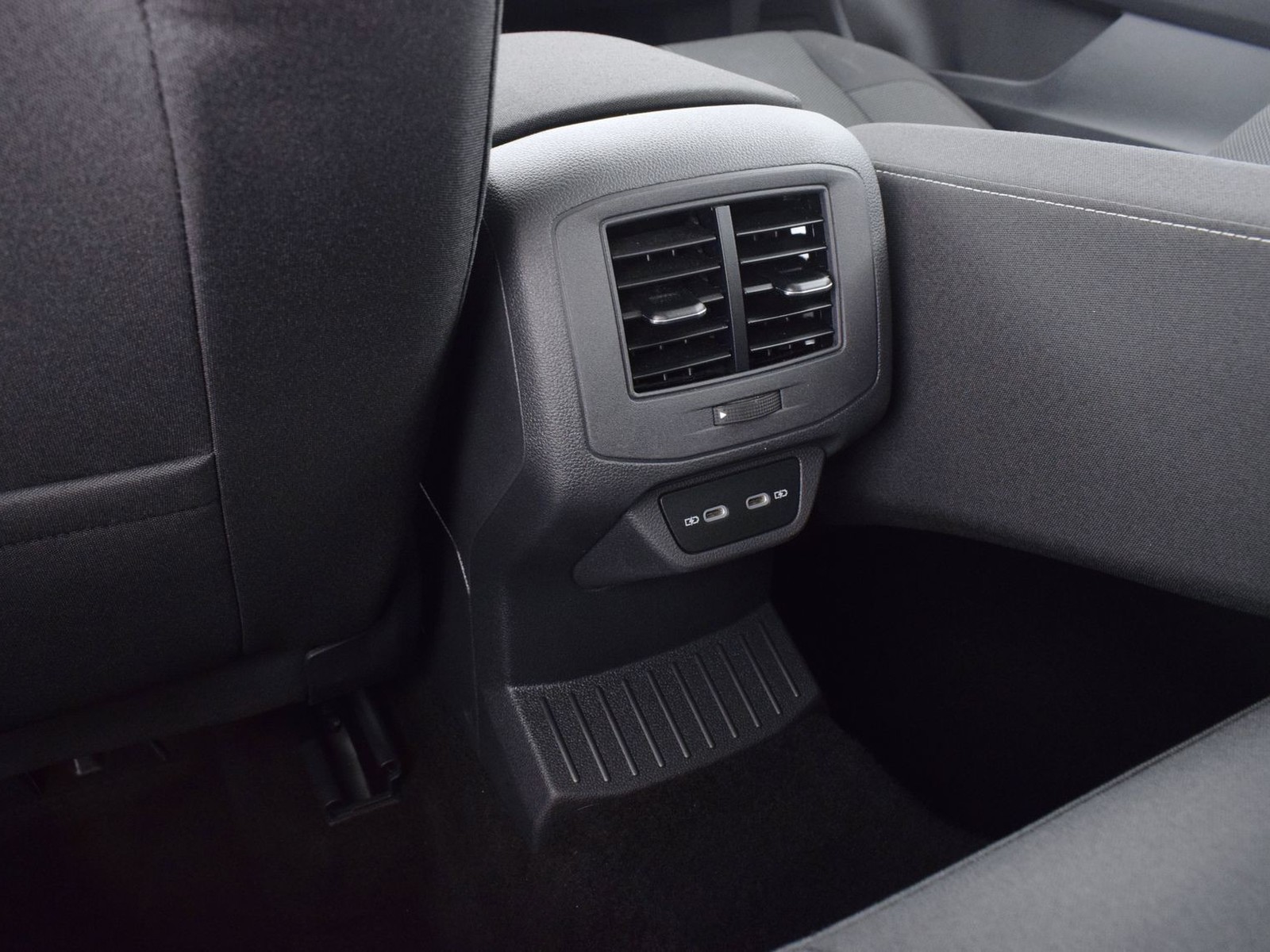 27 - Volkswagen T-Roc 2.0 tdi scr 115cv life