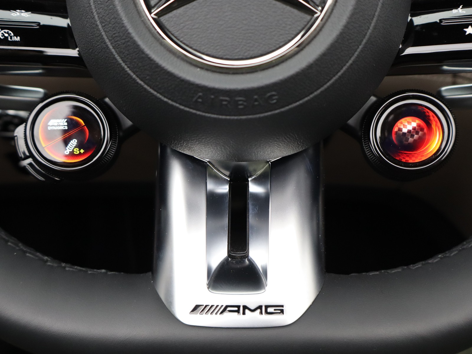 15 - AMG SL amg roadster 63 v8 premium plus 4matic+ speedshift mct amg