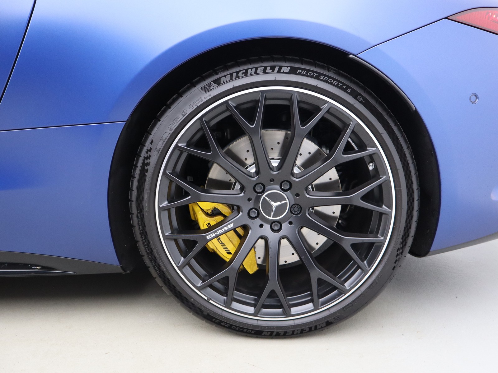 4 - AMG SL amg roadster 63 v8 premium plus 4matic+ speedshift mct amg