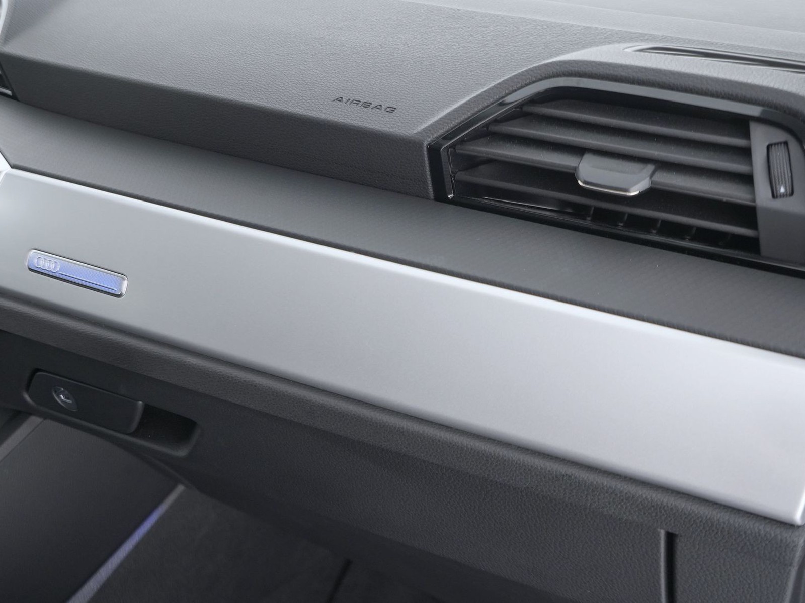 18 - Audi Q3 35 2.0 tdi business advanced s tronic