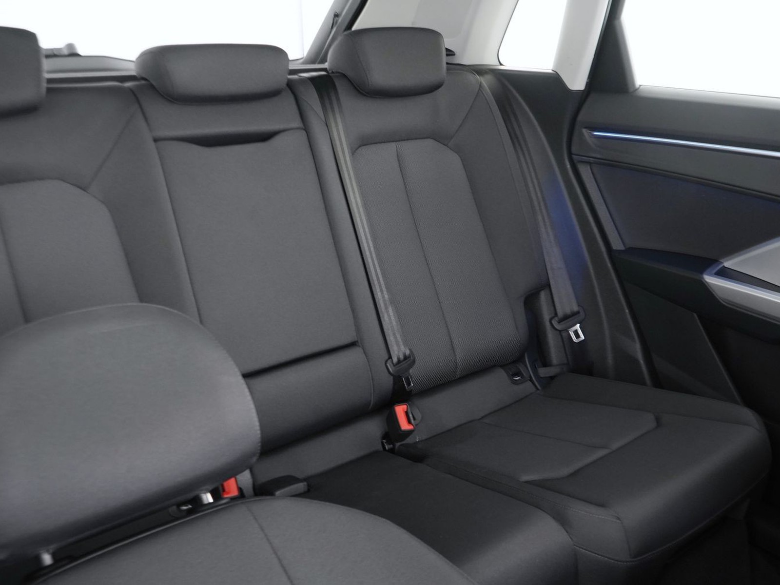 21 - Audi Q3 35 2.0 tdi business advanced s tronic