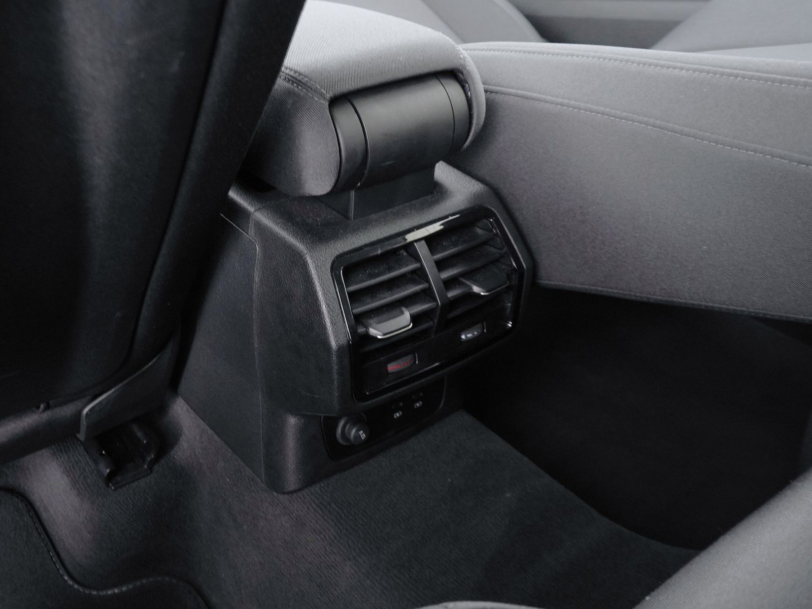 27 - Audi Q3 35 2.0 tdi business advanced s tronic