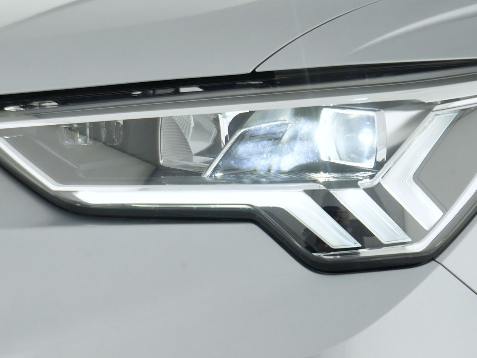 6 - Audi Q3 35 2.0 tdi business advanced s tronic