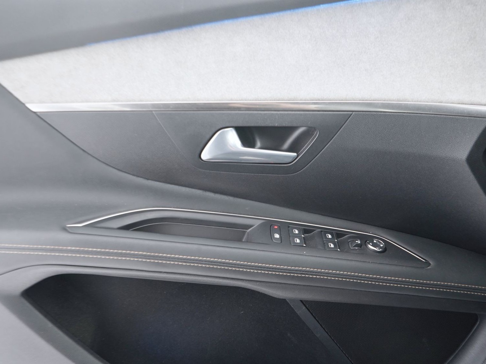 16 - Peugeot 3008 1.6 hybrid4 phev 300cv gt 4x4 e-eat8