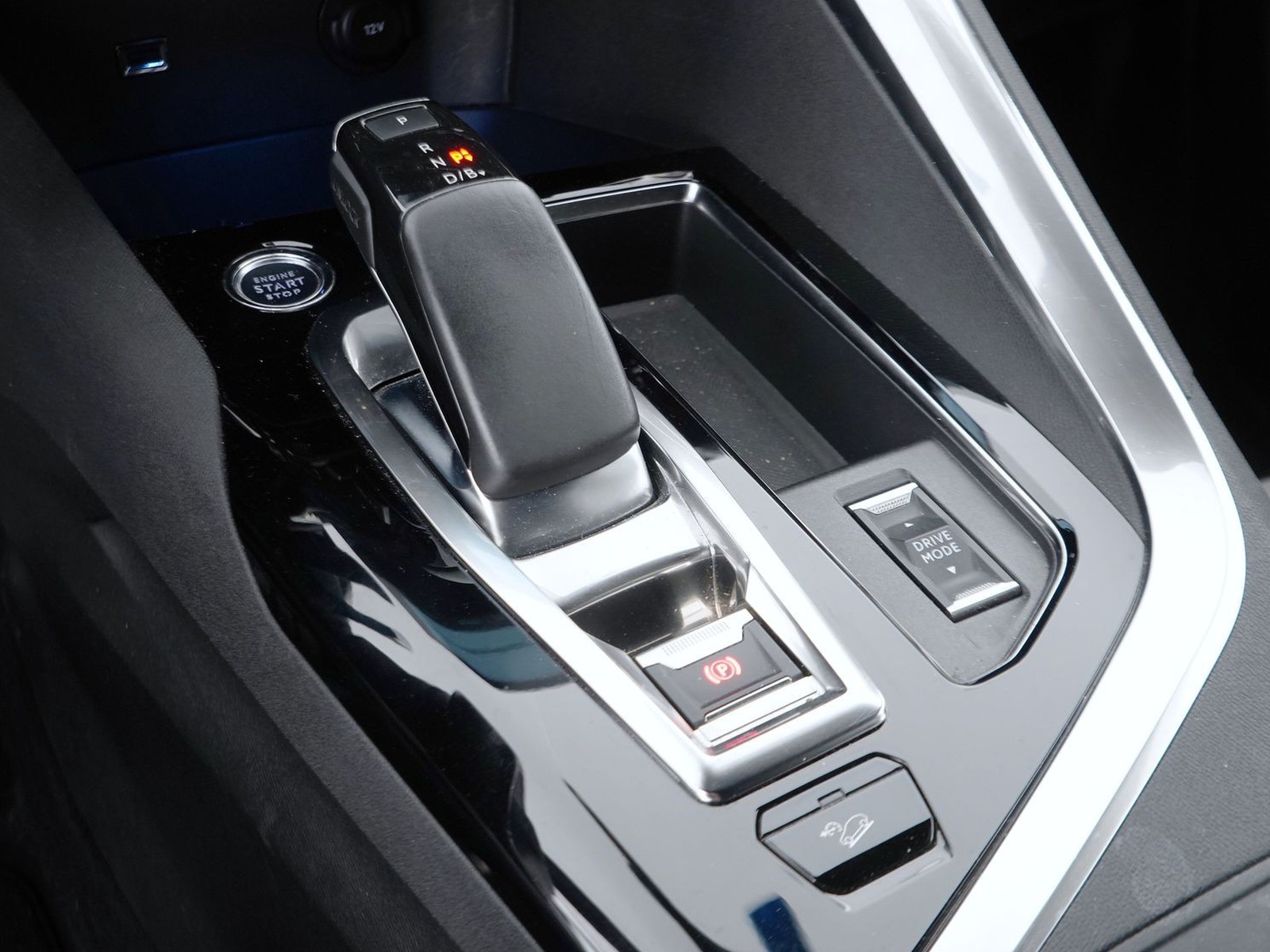 22 - Peugeot 3008 1.6 hybrid4 phev 300cv gt 4x4 e-eat8