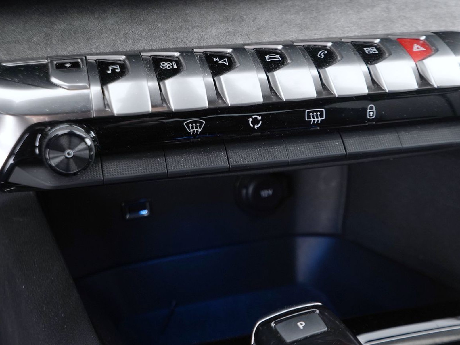 24 - Peugeot 3008 1.6 hybrid4 phev 300cv gt 4x4 e-eat8