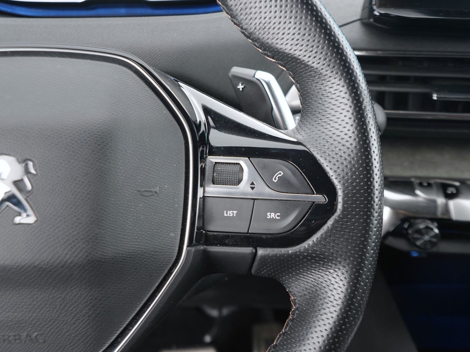 26 - Peugeot 3008 1.6 hybrid4 phev 300cv gt 4x4 e-eat8