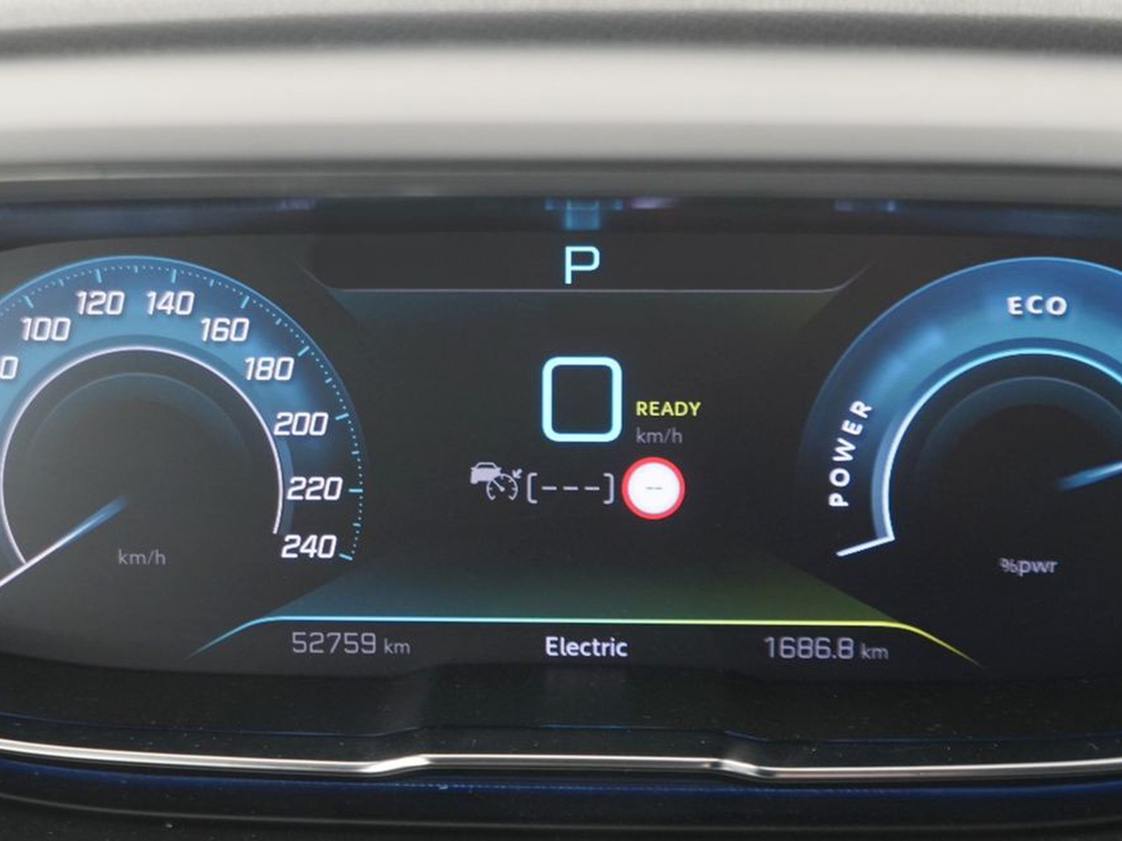 32 - Peugeot 3008 1.6 hybrid4 phev 300cv gt 4x4 e-eat8