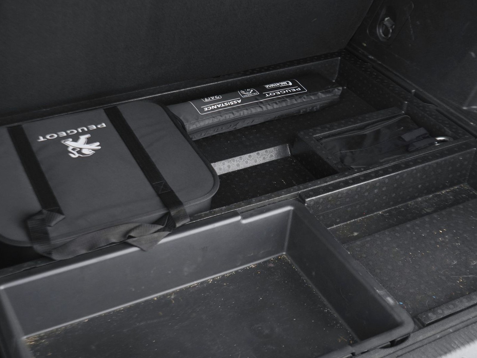 34 - Peugeot 3008 1.6 hybrid4 phev 300cv gt 4x4 e-eat8