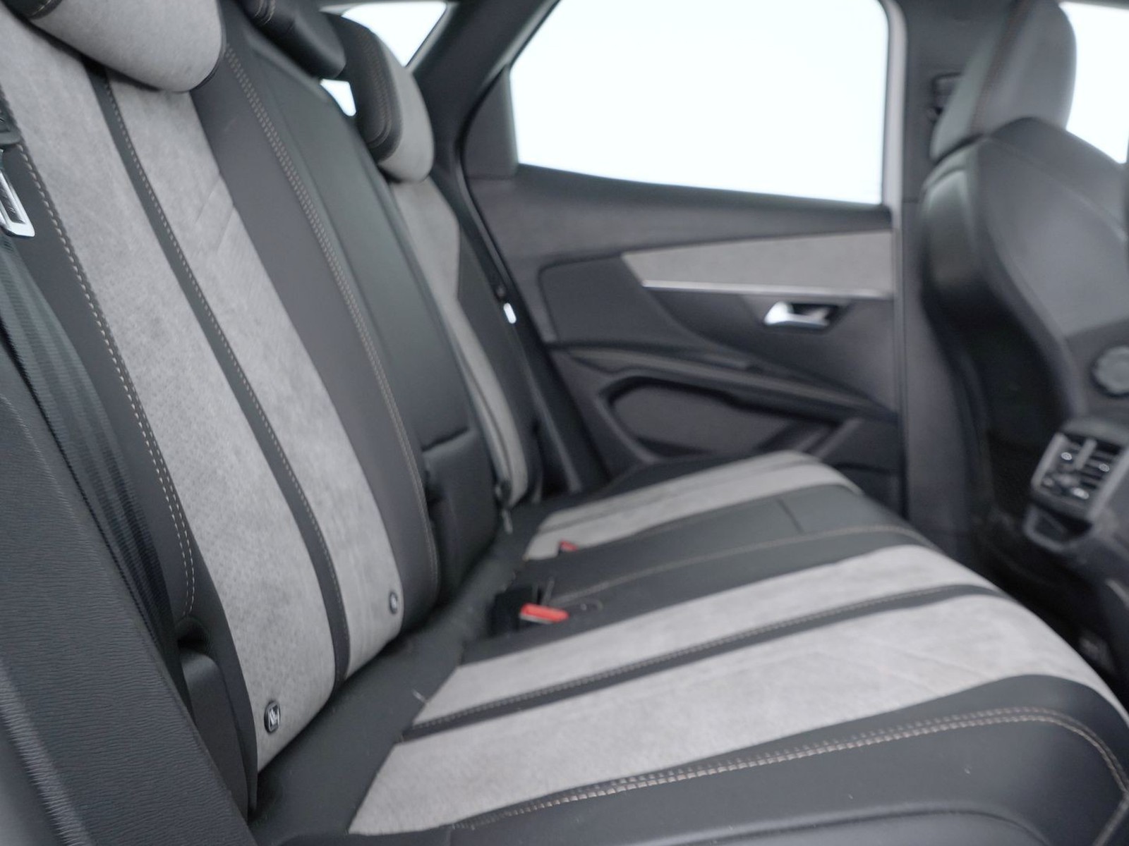 9 - Peugeot 3008 1.6 hybrid4 phev 300cv gt 4x4 e-eat8