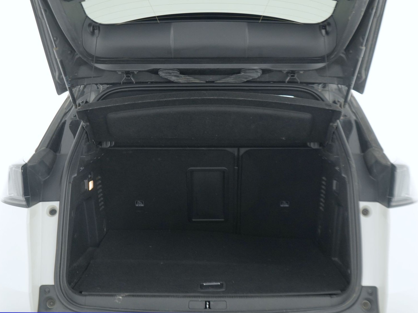 10 - Peugeot 3008 1.6 hybrid4 phev 300cv gt 4x4 e-eat8