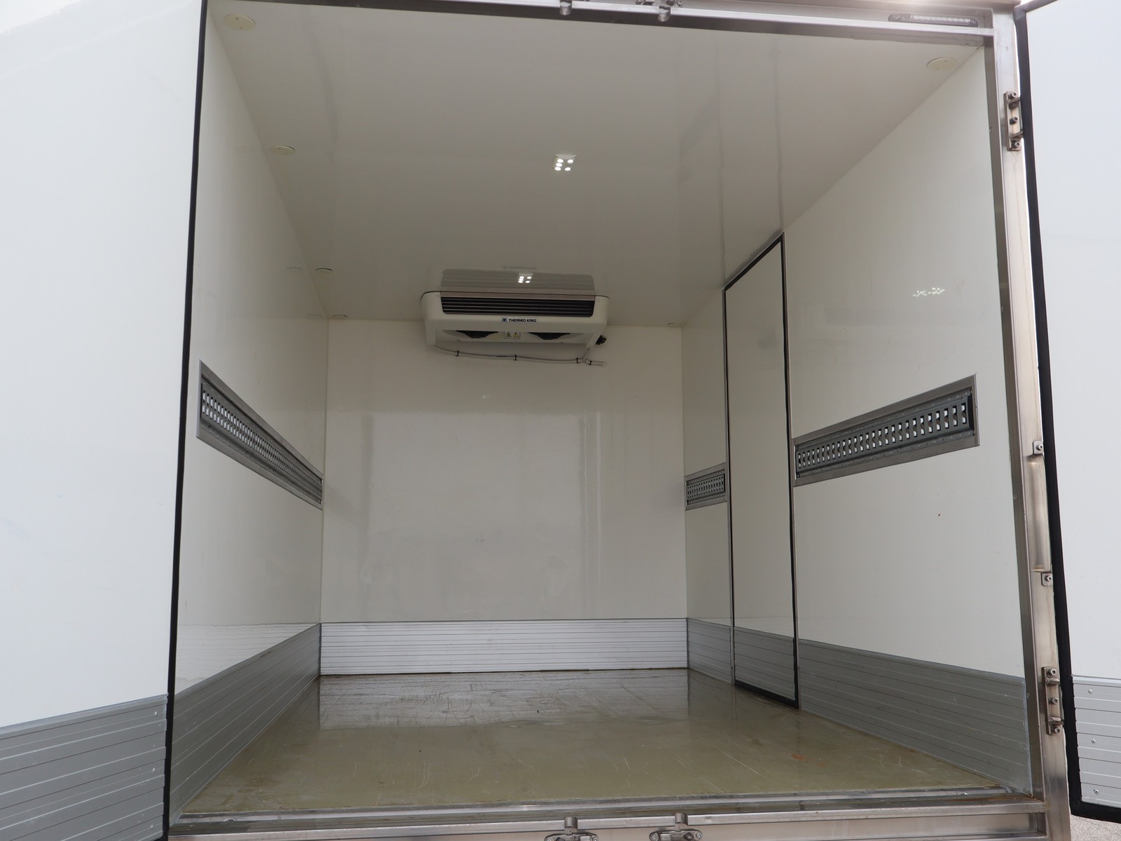 12 - Mercedes Vans Sprinter 417 2.0 cdi t 37/35 rwd r.gem.