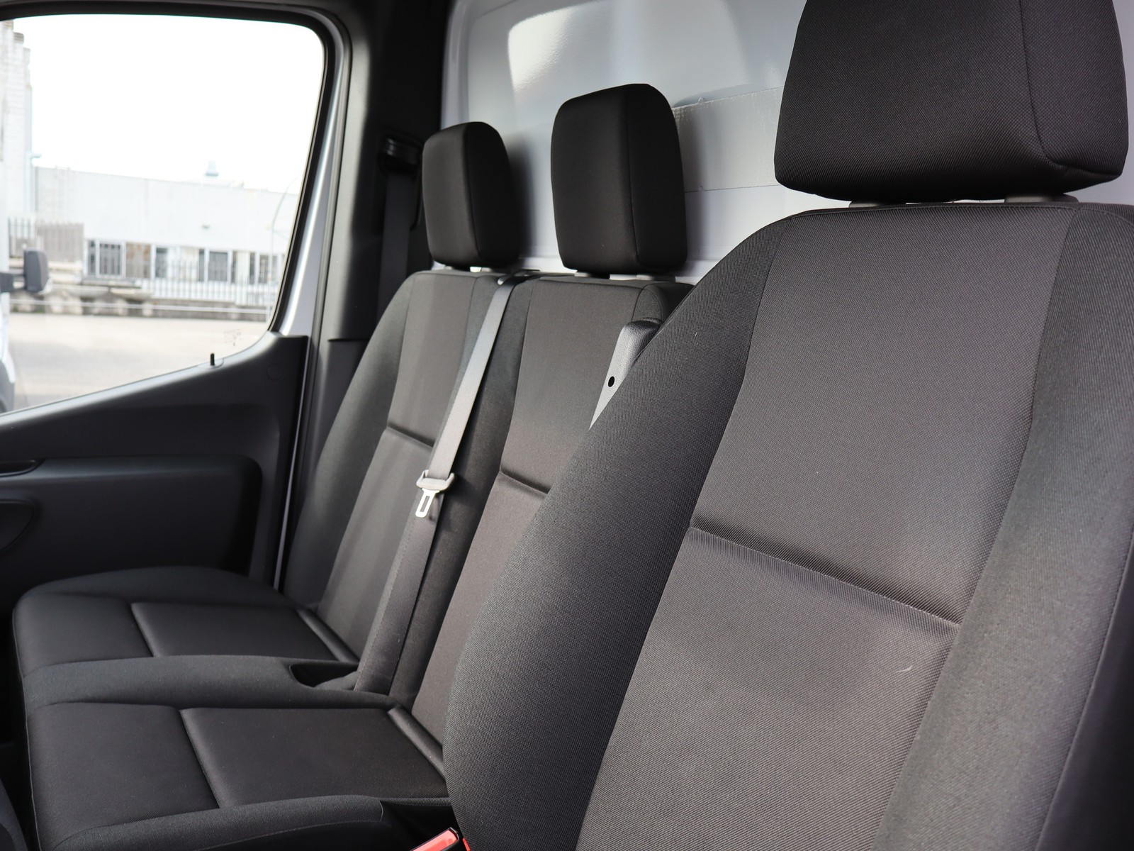 6 - Mercedes Vans Sprinter 417 2.0 cdi t 37/35 rwd r.gem.