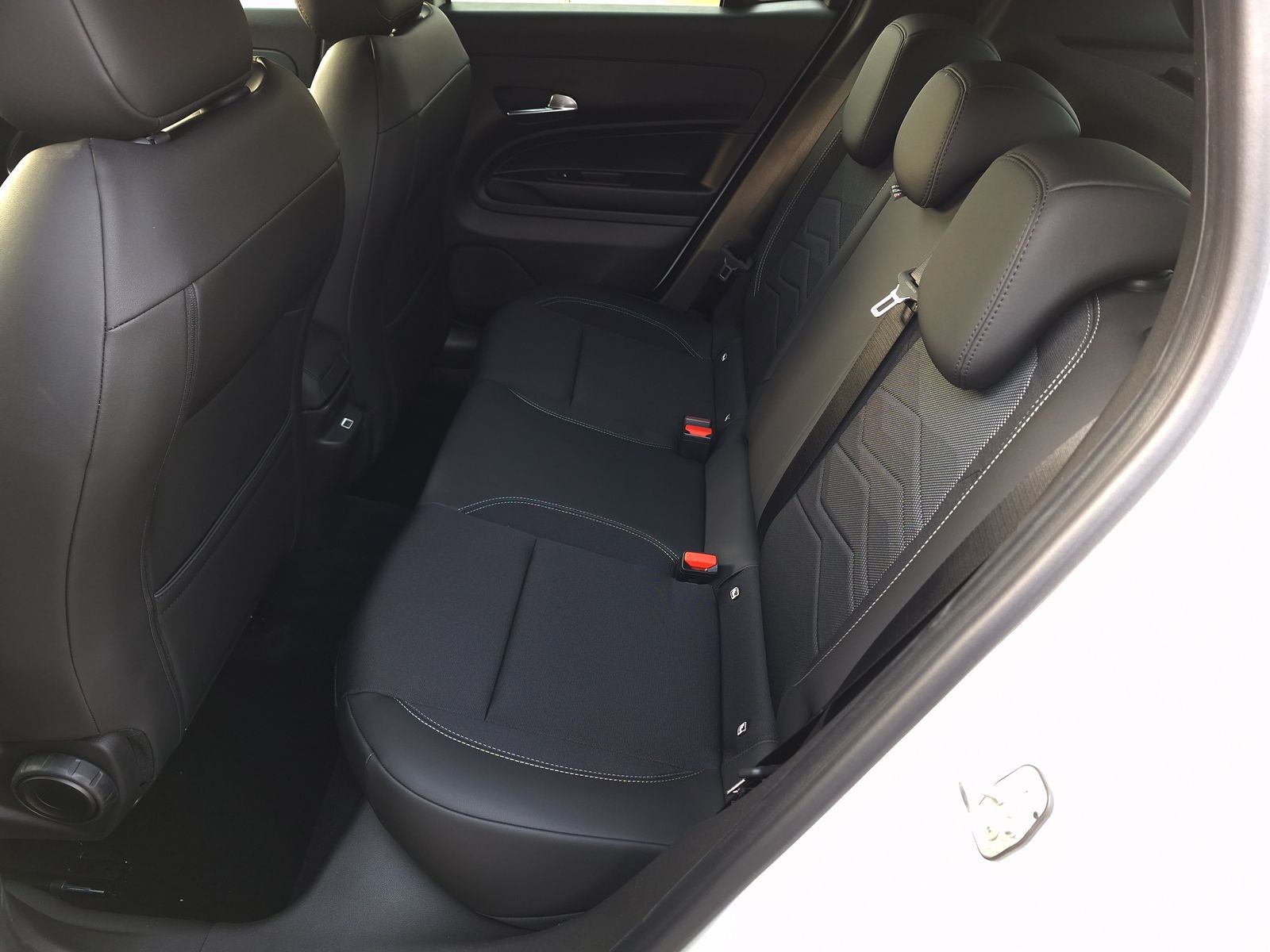 12 - Jeep Avenger 1.2 turbo e-hybrid mhev 110cv summit fwd edct6