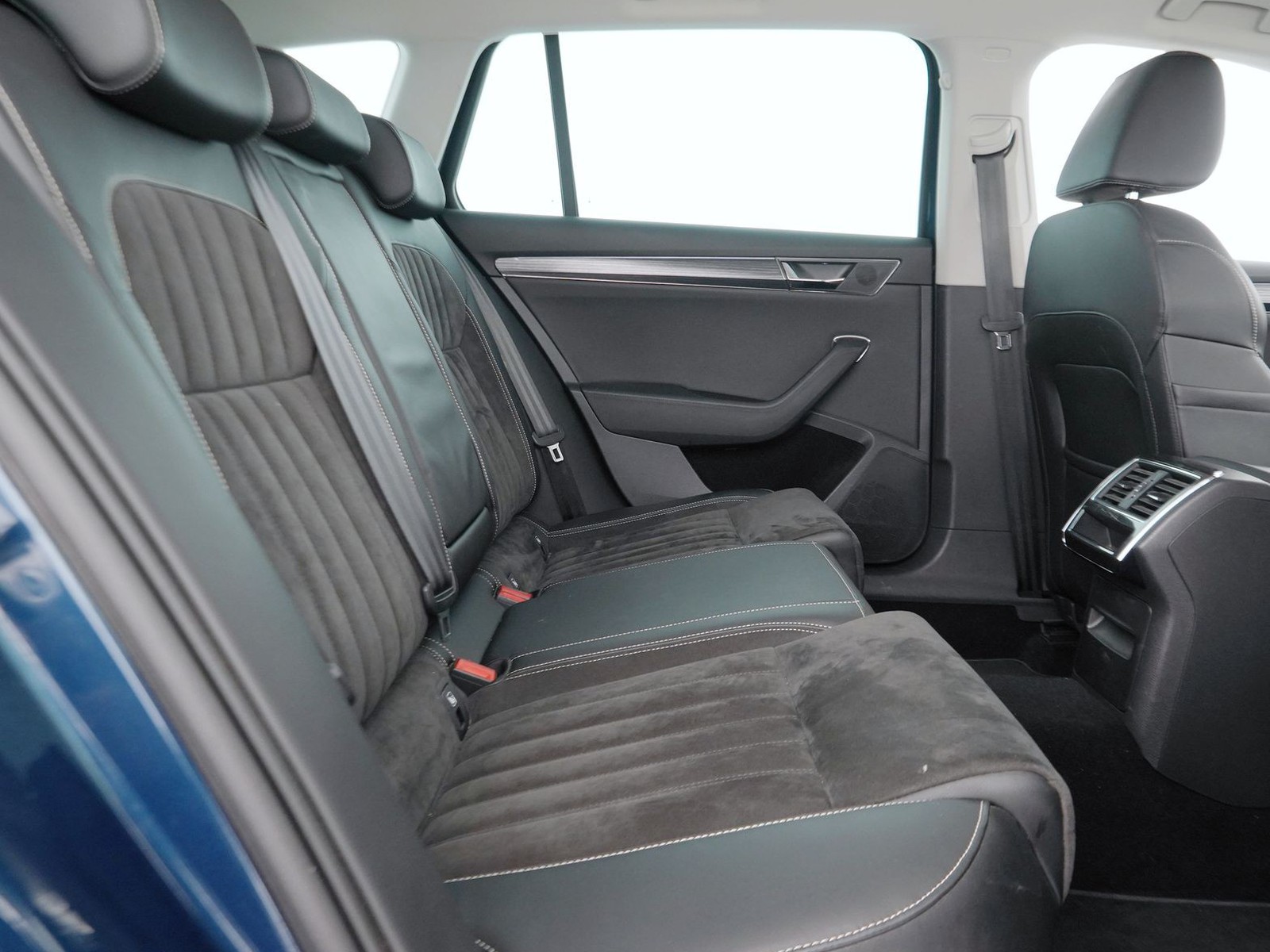 9 - Skoda Superb wagon 2.0 tdi evo scr 150cv style dsg