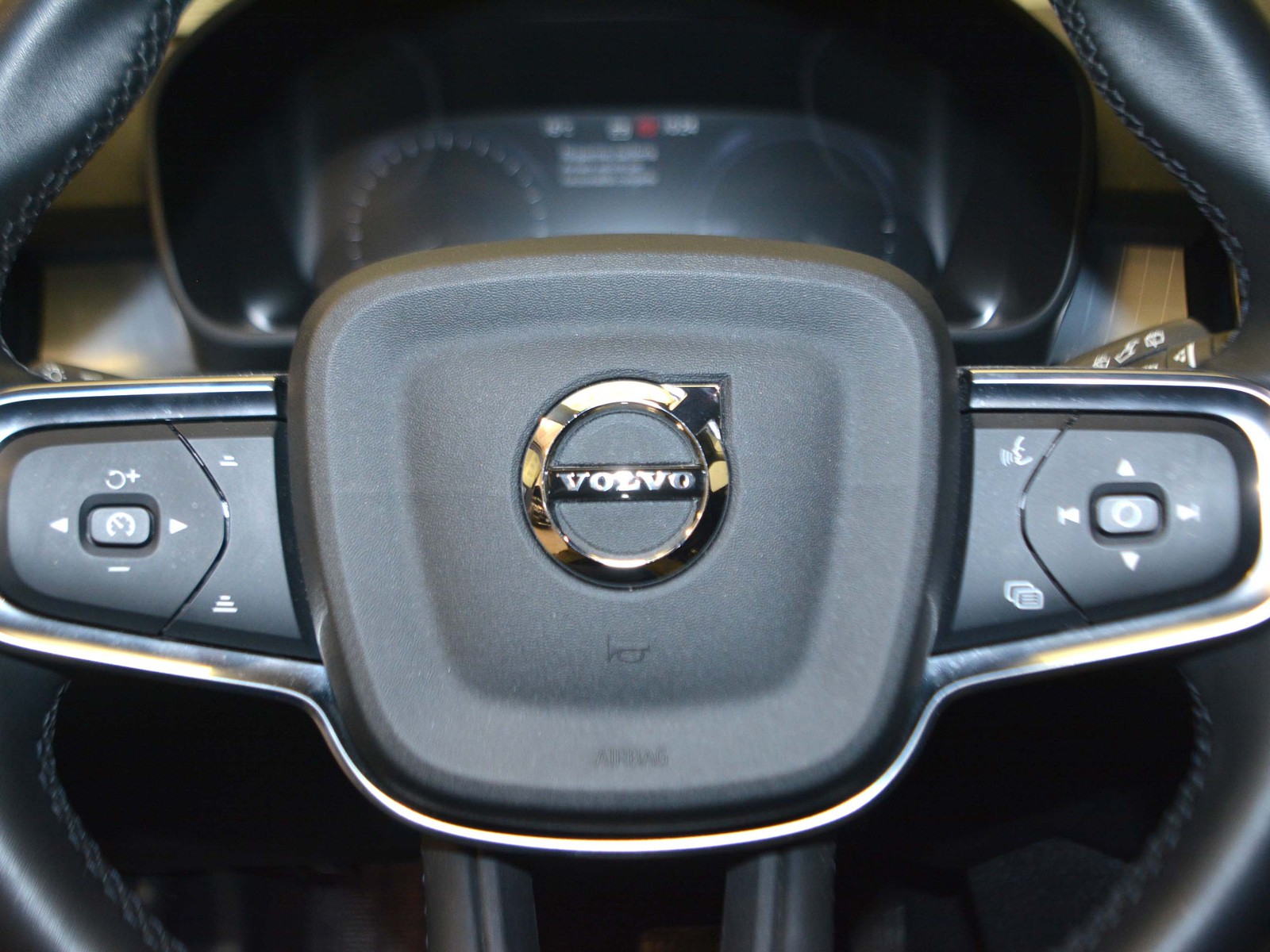 18 - Volvo XC40 1.5 t4 recharge plug-in-hybrid inscription expression geartronic my21