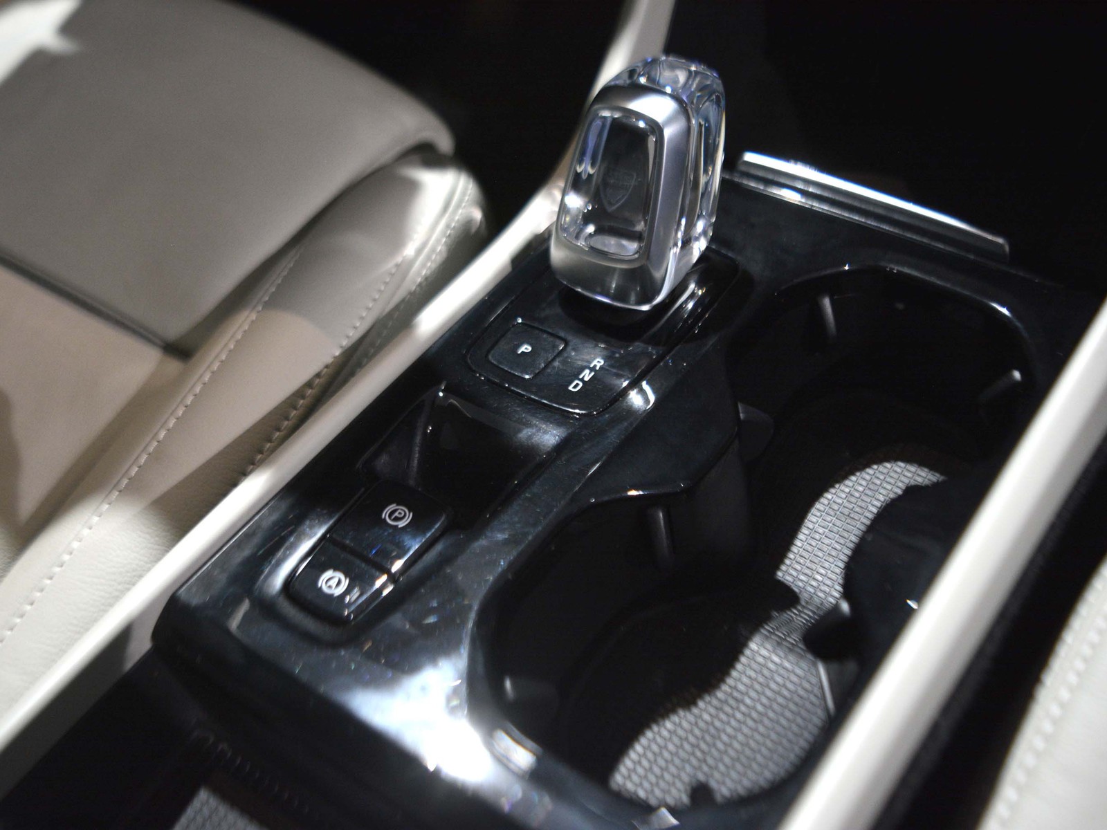 12 - Volvo XC40 1.5 t5 recharge plug-in-hybrid plus bright automatico