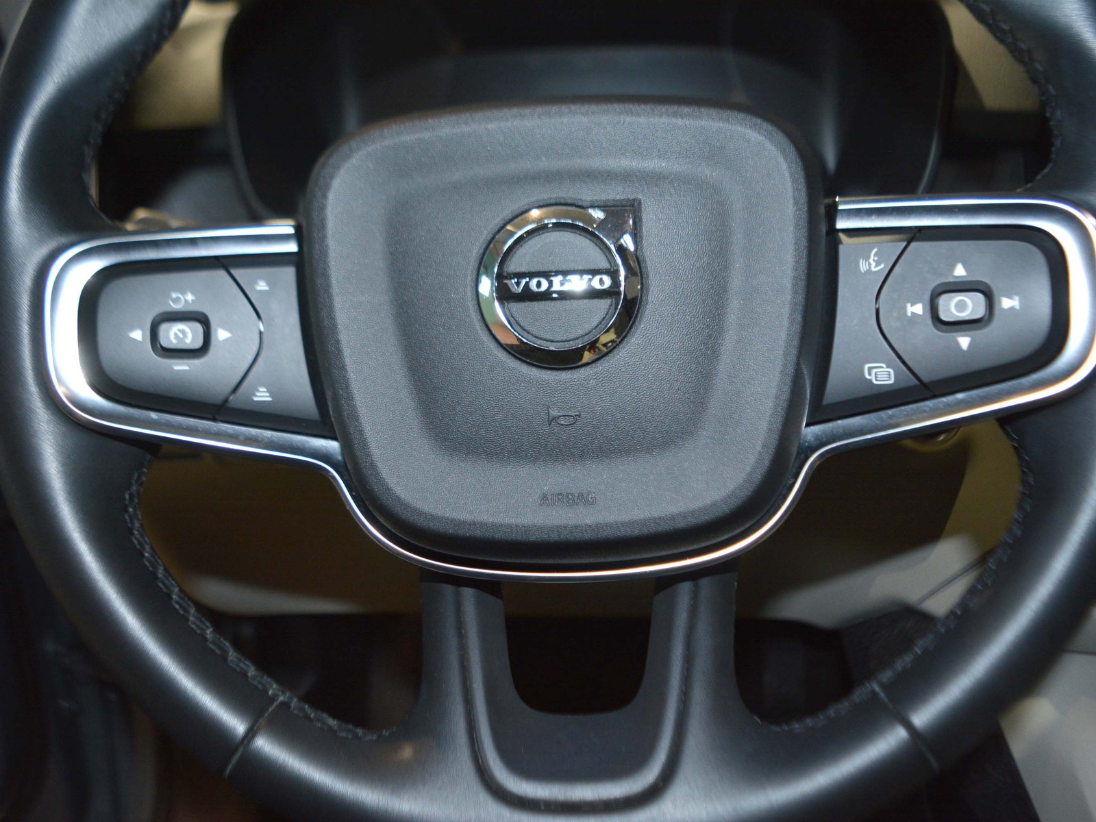 18 - Volvo XC40 1.5 t5 recharge plug-in-hybrid plus bright automatico