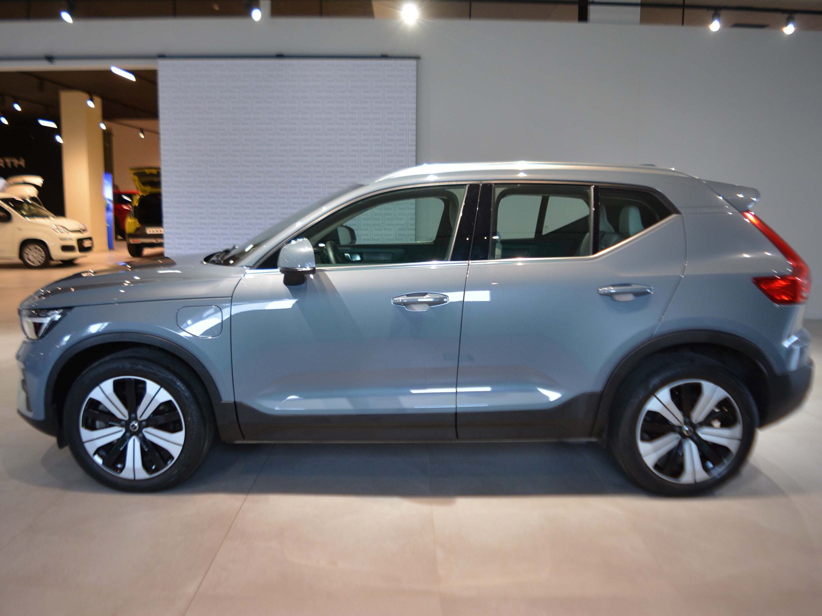 24 - Volvo XC40 1.5 t5 recharge plug-in-hybrid plus bright automatico