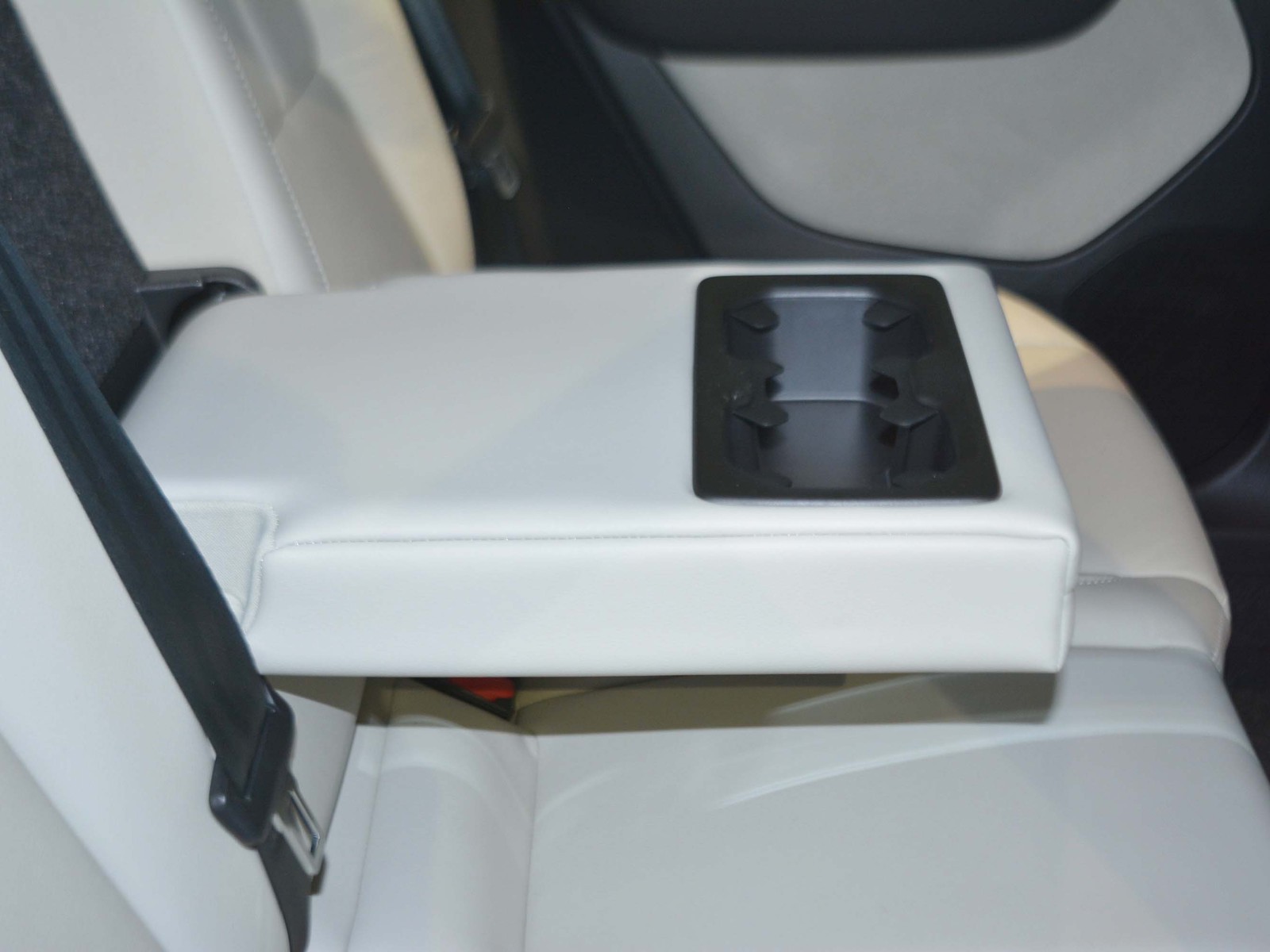 6 - Volvo XC40 1.5 t5 recharge plug-in-hybrid plus bright automatico