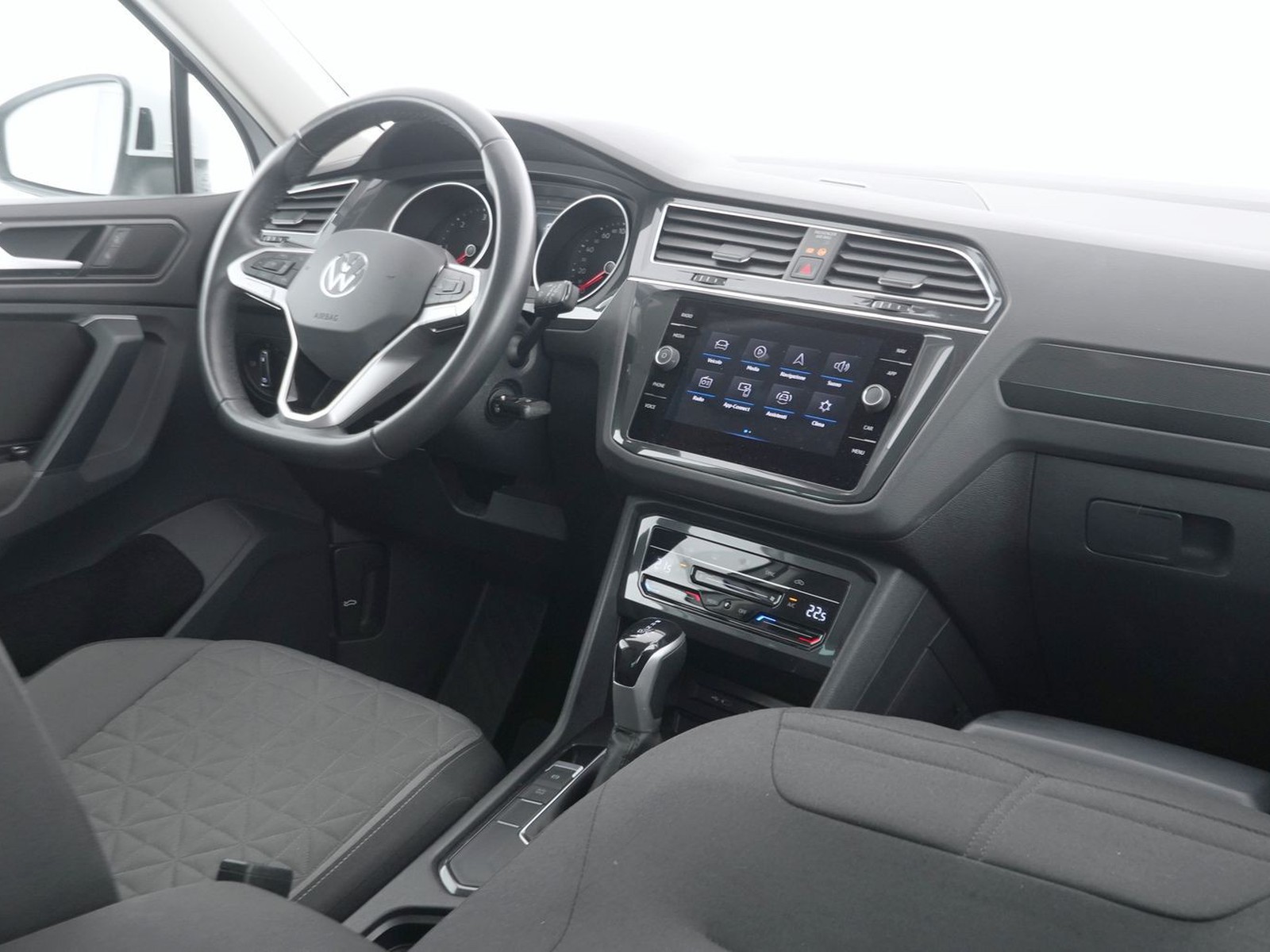 6 - Volkswagen Tiguan 2.0 tdi scr 150cv life dsg