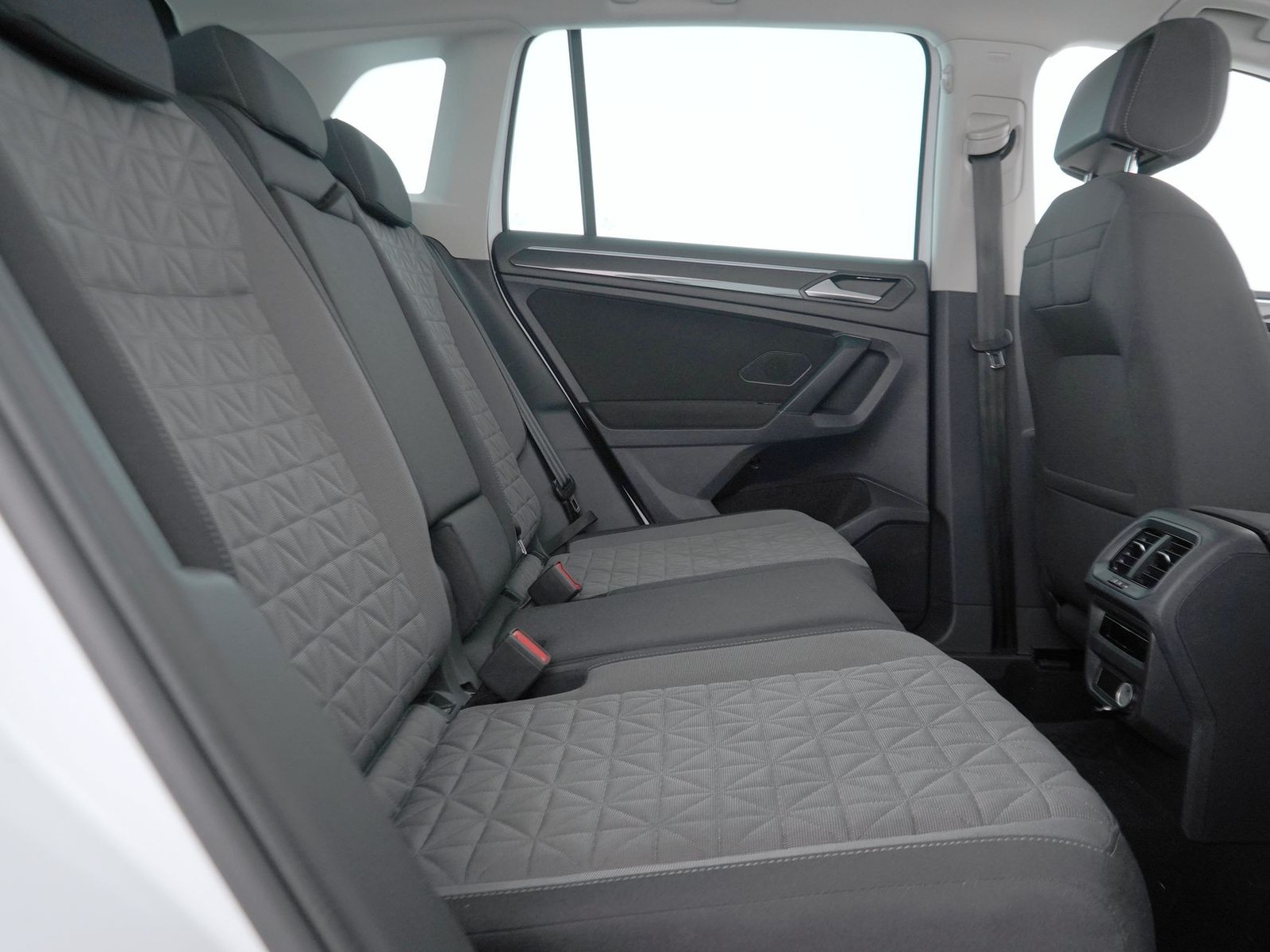 9 - Volkswagen Tiguan 2.0 tdi scr 150cv life dsg