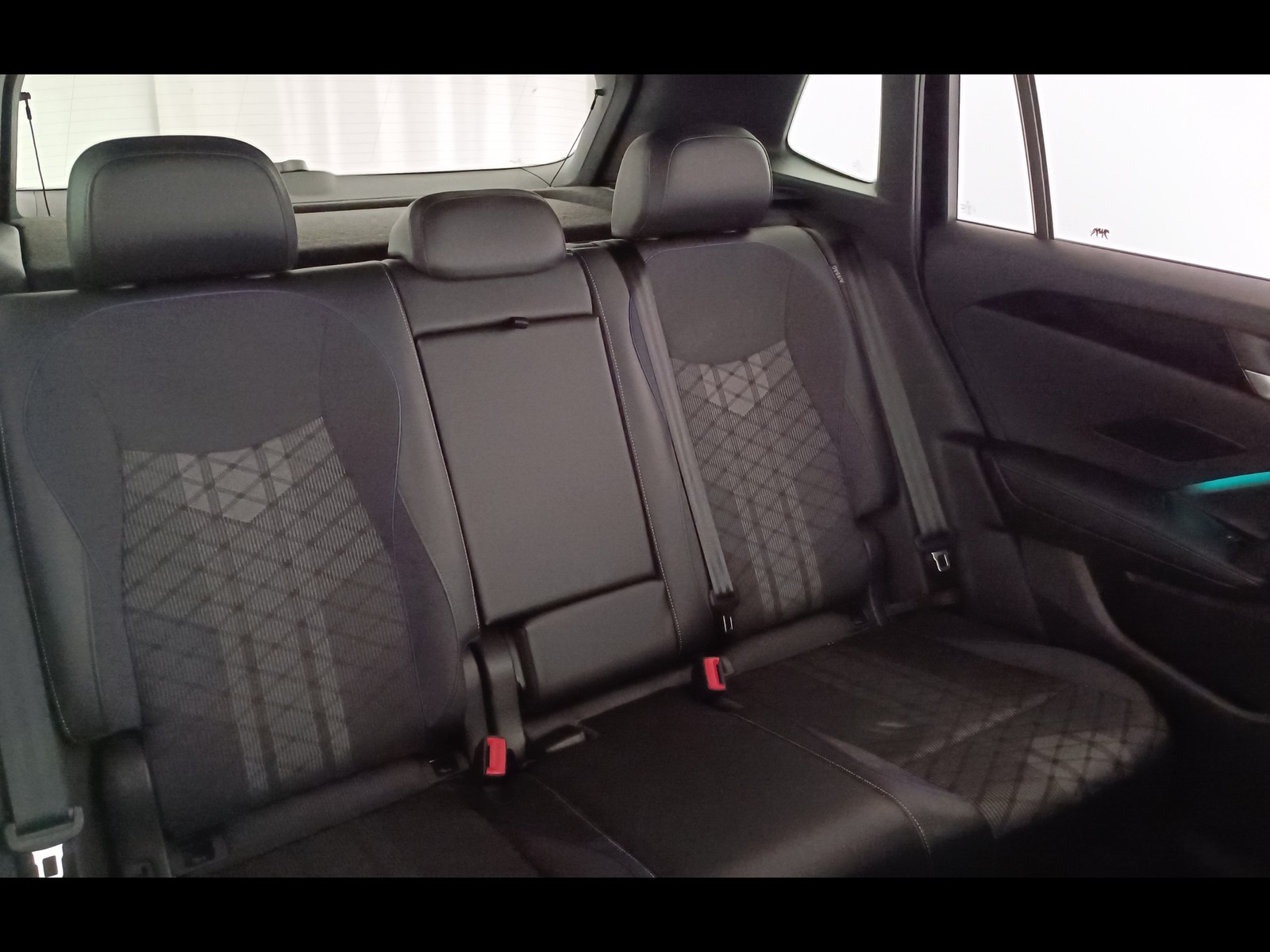 36 - Volkswagen Tiguan 2.0 tdi scr 150cv r-line dsg