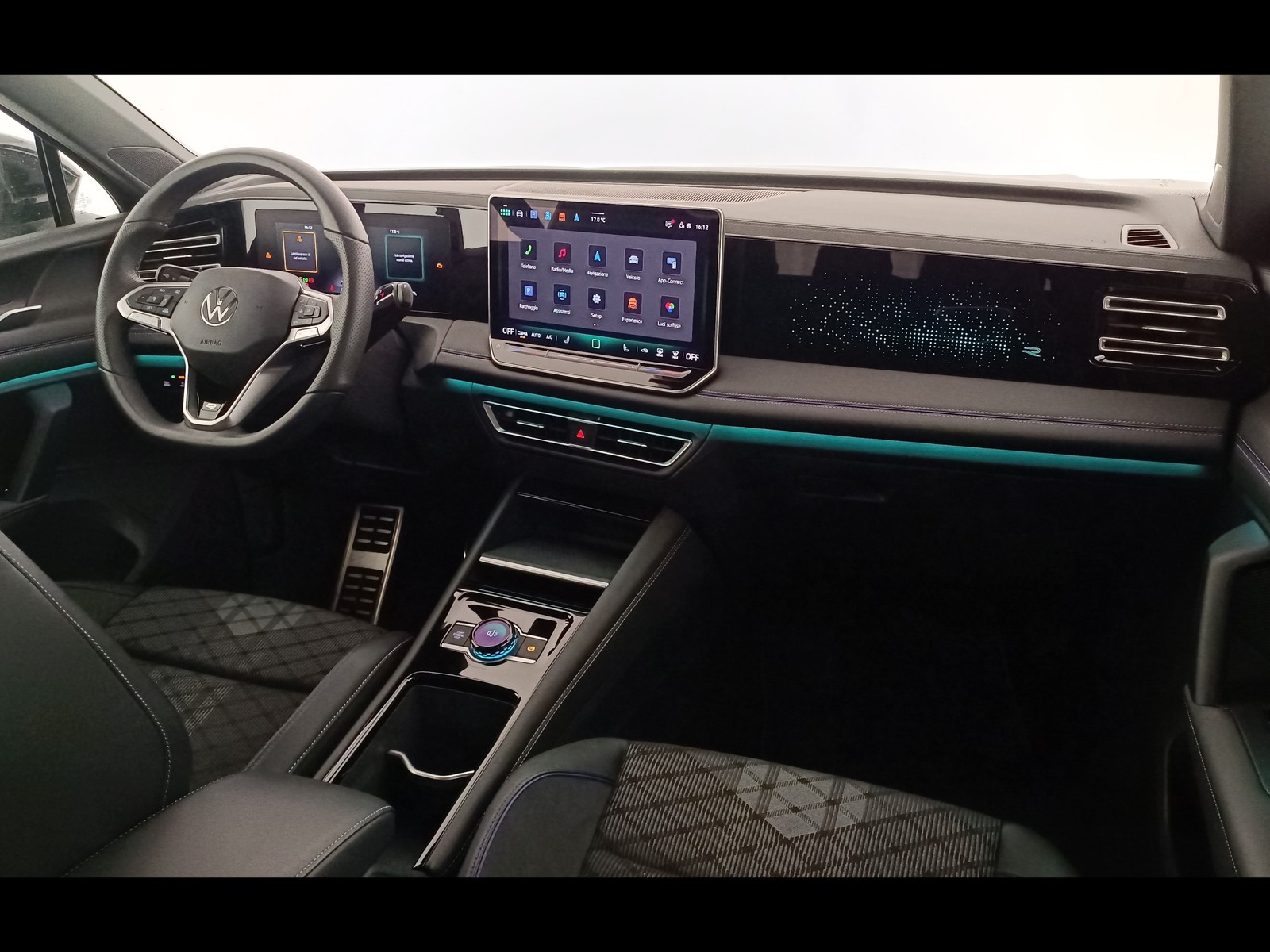 6 - Volkswagen Tiguan 2.0 tdi scr 150cv r-line dsg