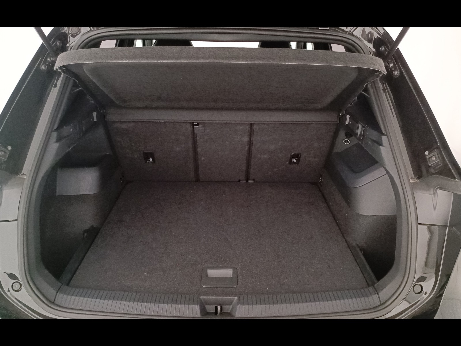 10 - Volkswagen Tiguan 2.0 tdi scr 150cv r-line dsg