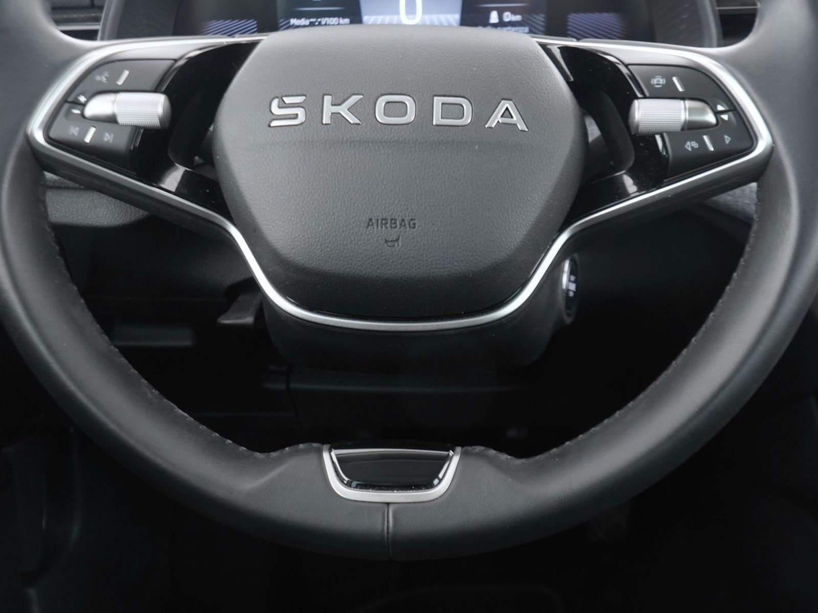15 - Skoda Kamiq 1.0 tsi 115cv black dots