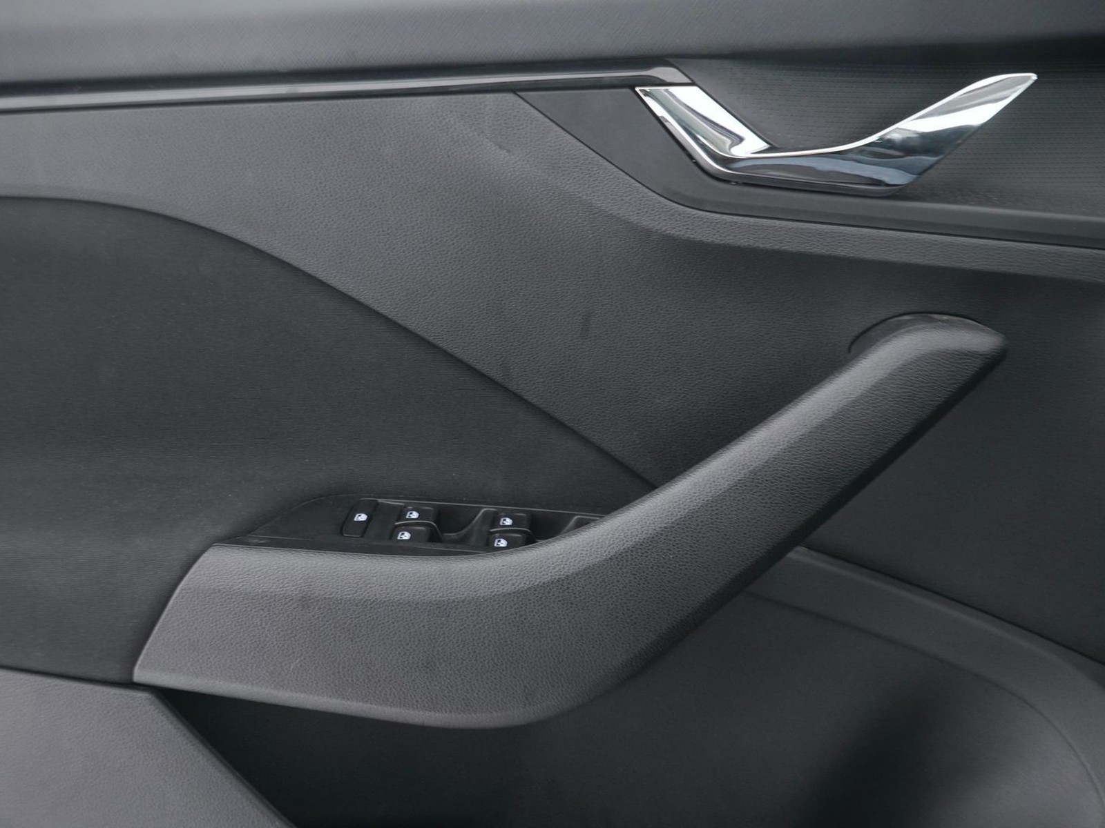 17 - Skoda Kamiq 1.0 tsi 115cv black dots