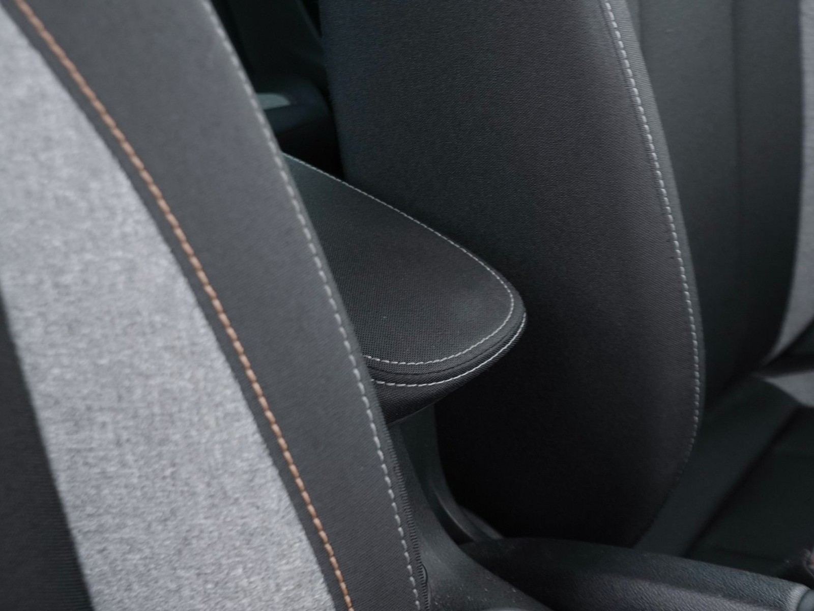 18 - Skoda Kamiq 1.0 tsi 115cv black dots