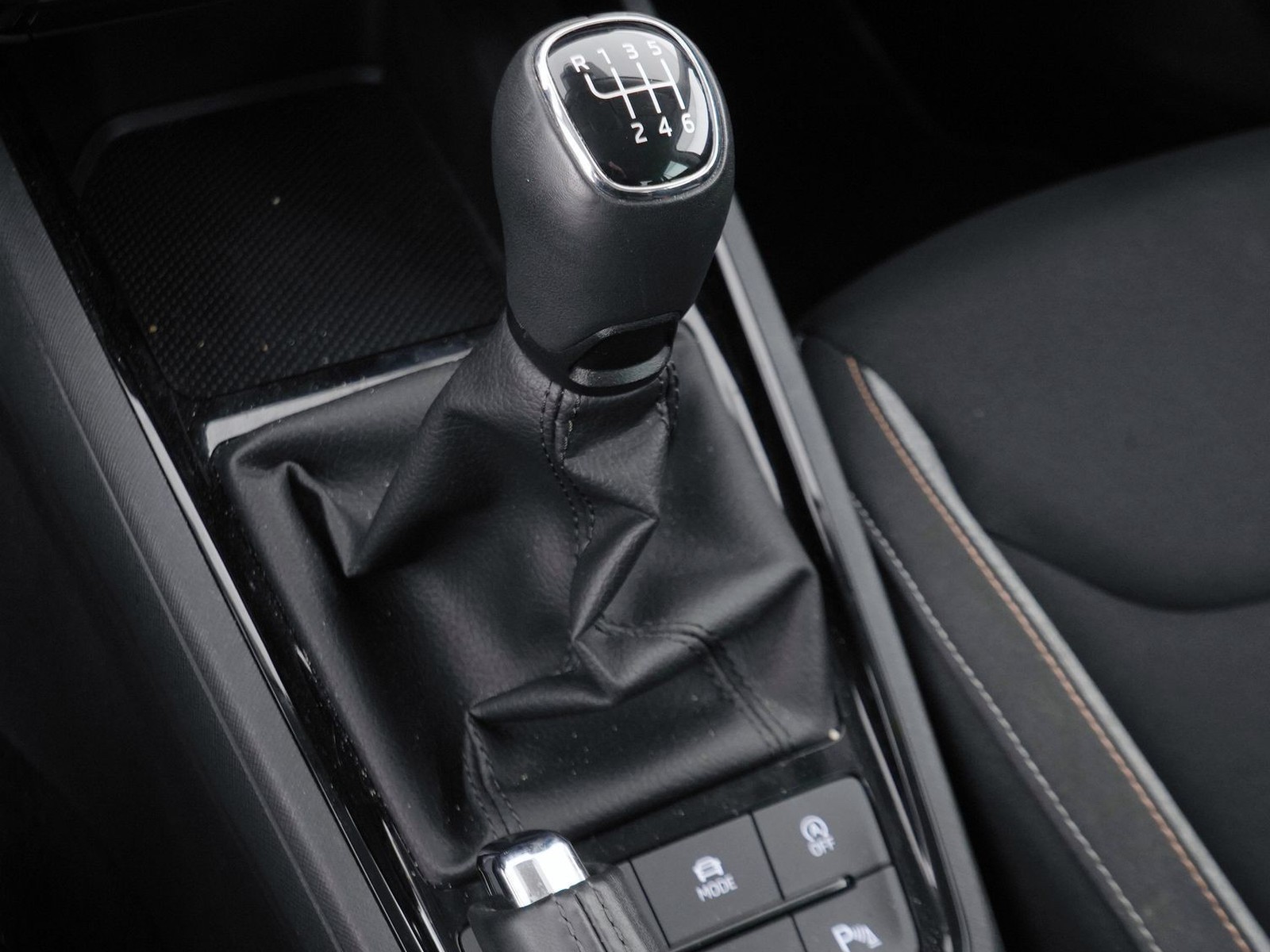 22 - Skoda Kamiq 1.0 tsi 115cv black dots