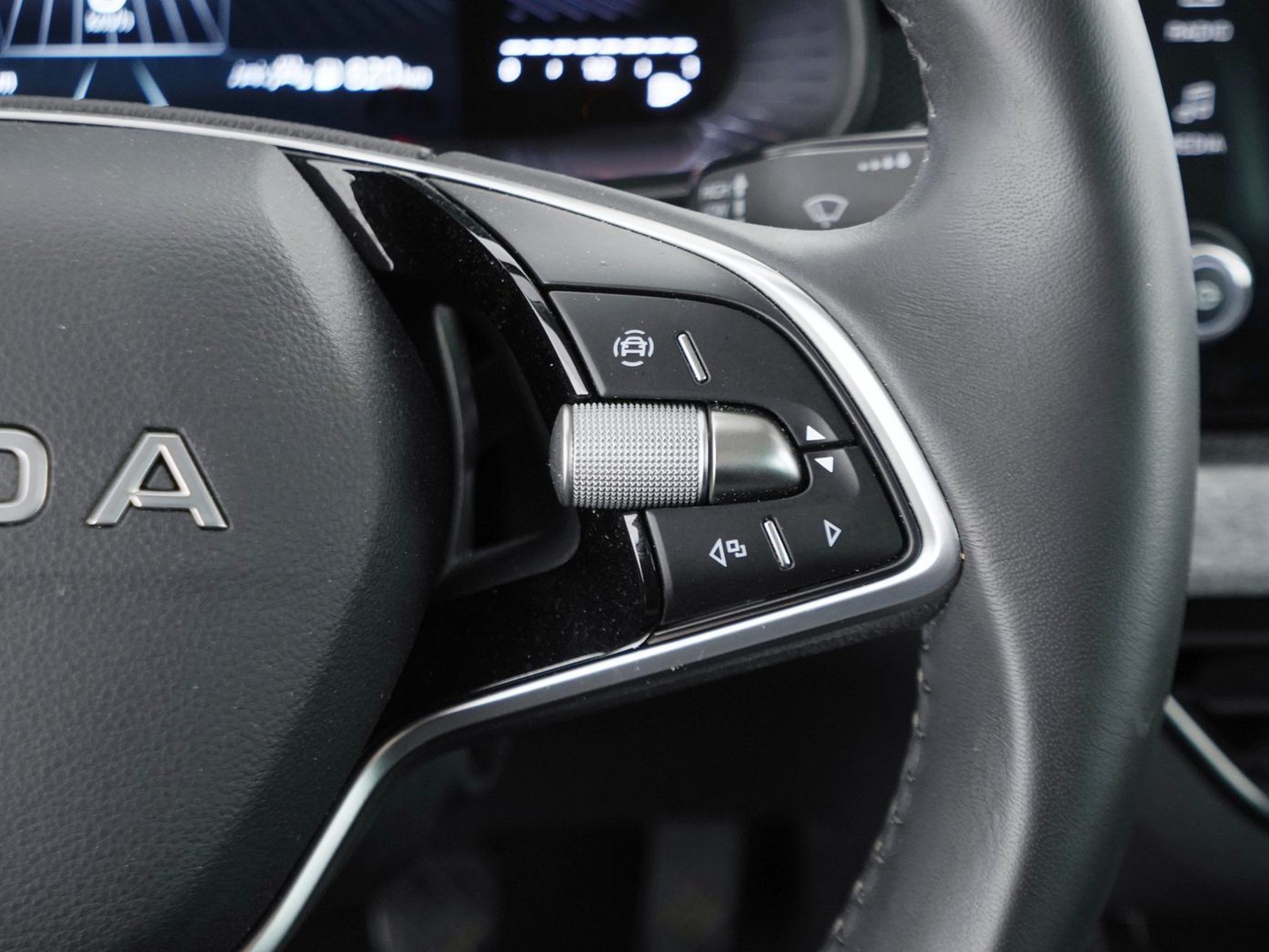 27 - Skoda Kamiq 1.0 tsi 115cv black dots