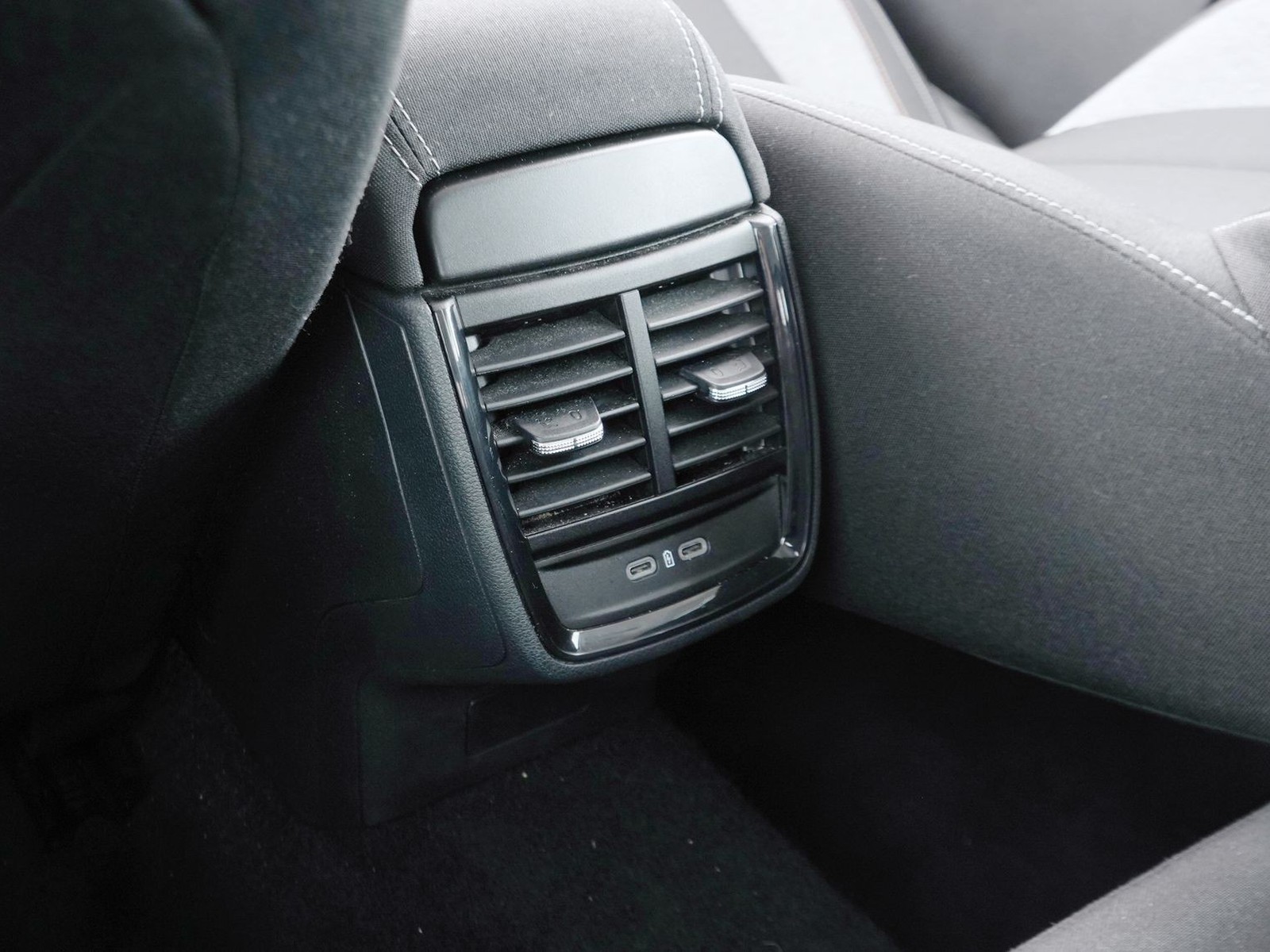 29 - Skoda Kamiq 1.0 tsi 115cv black dots