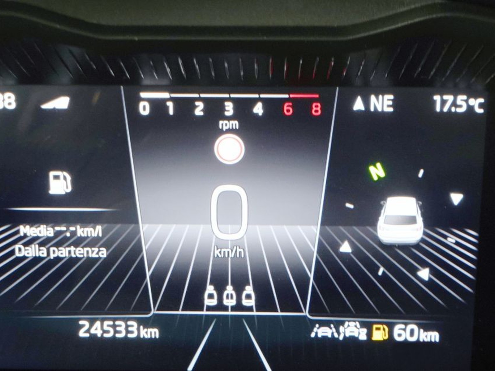 32 - Skoda Kamiq 1.0 tsi 115cv black dots