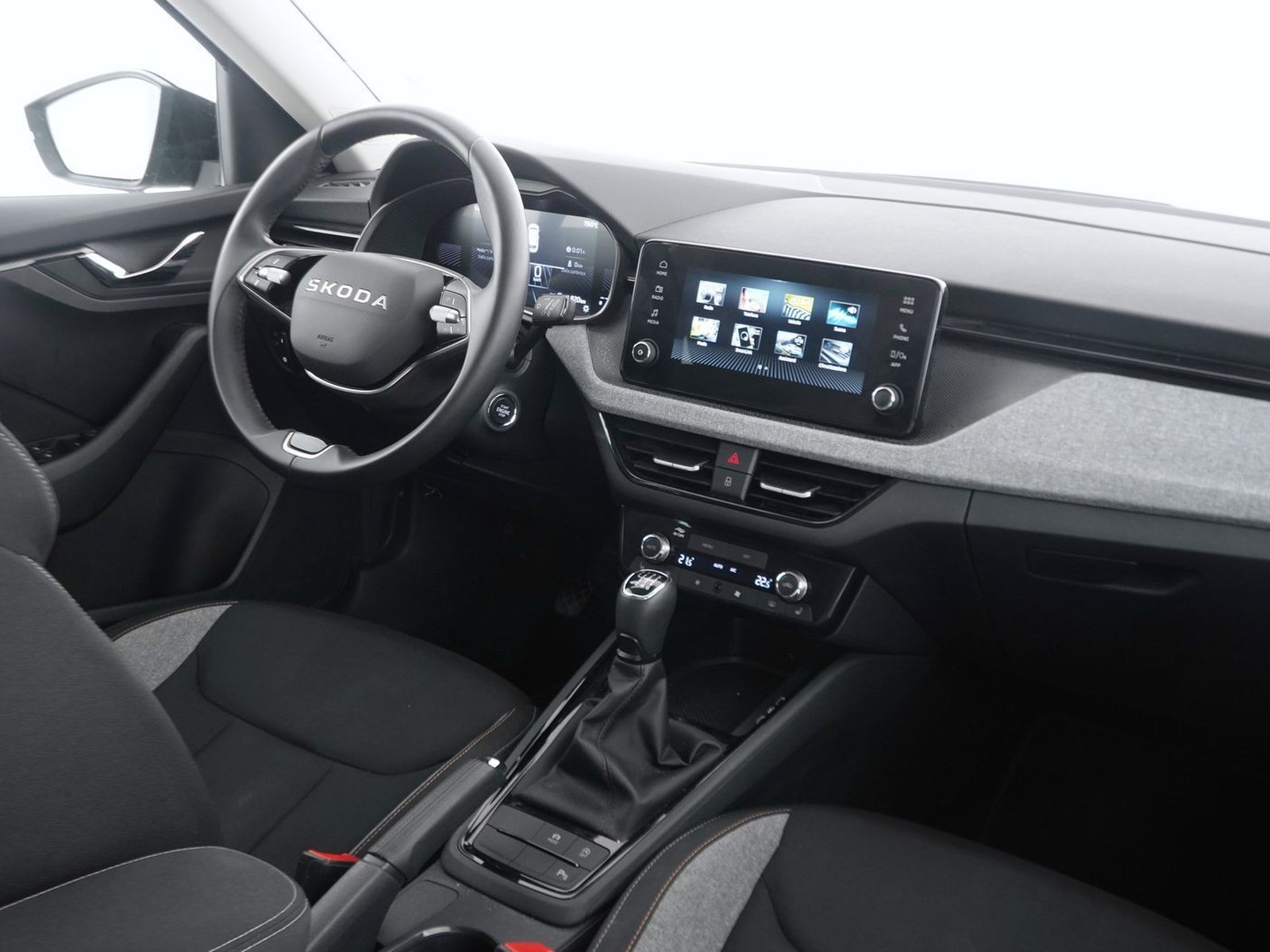 6 - Skoda Kamiq 1.0 tsi 115cv black dots