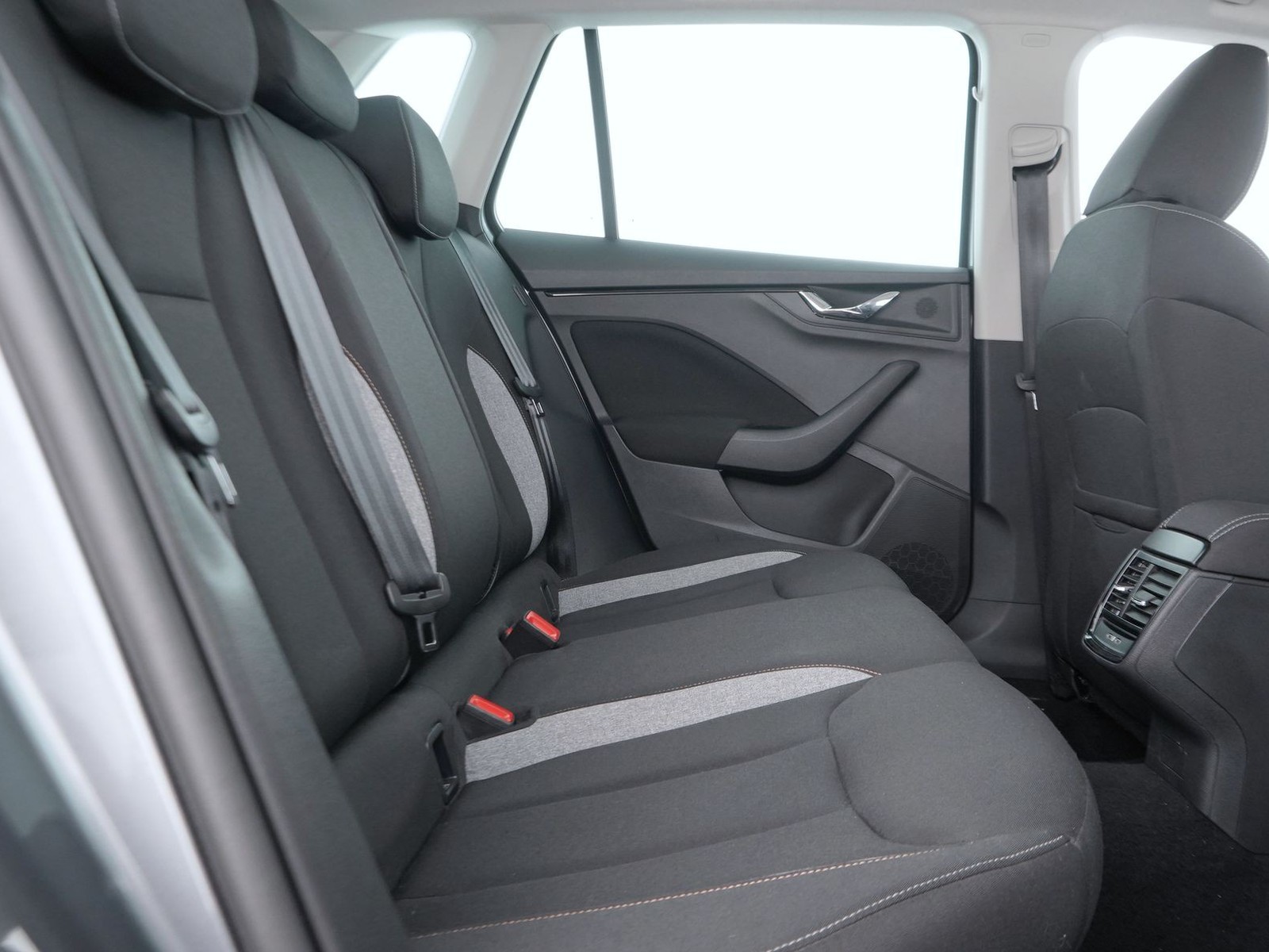 9 - Skoda Kamiq 1.0 tsi 115cv black dots