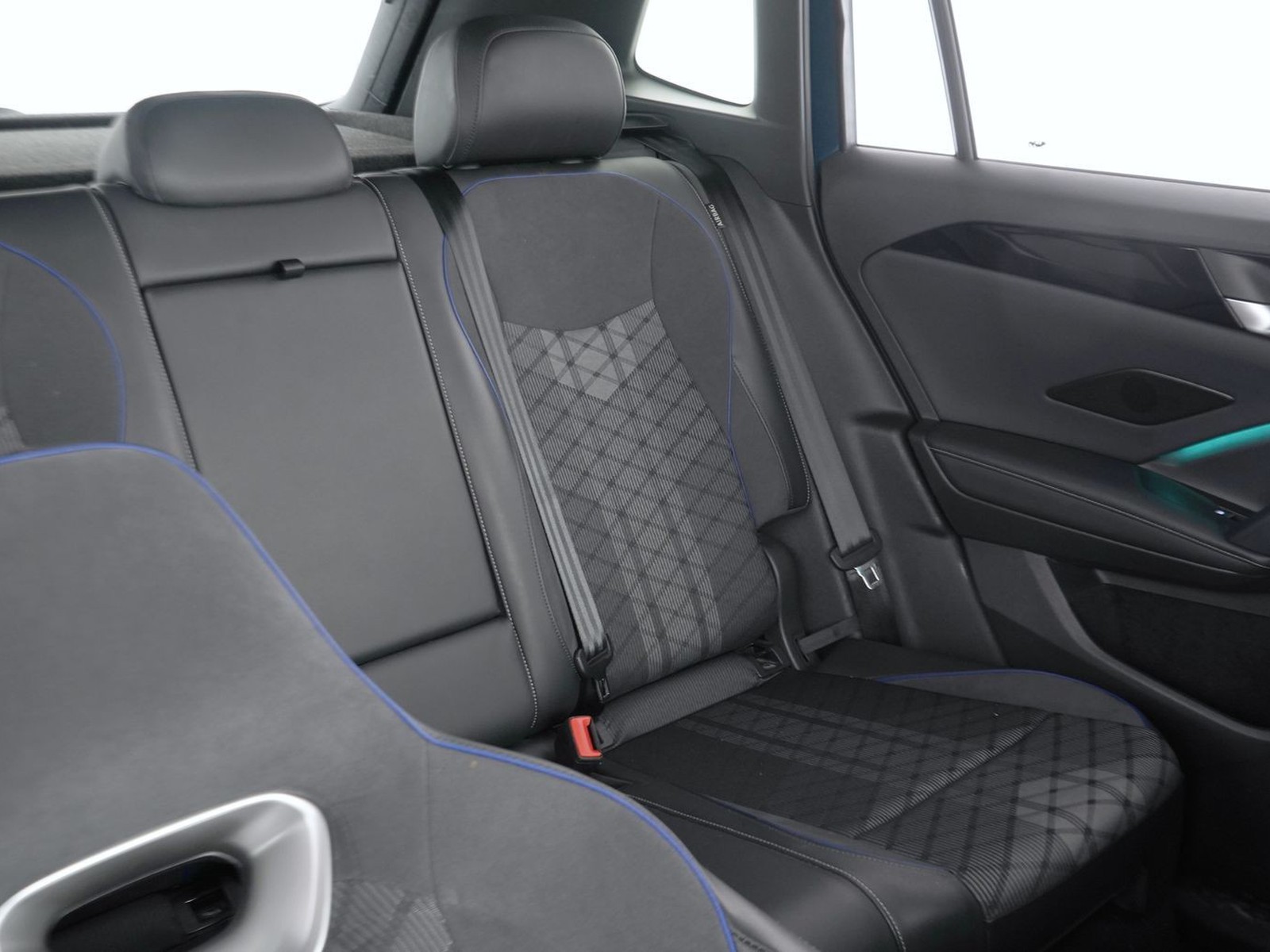 22 - Volkswagen Tiguan 2.0 tdi scr 150cv r-line dsg