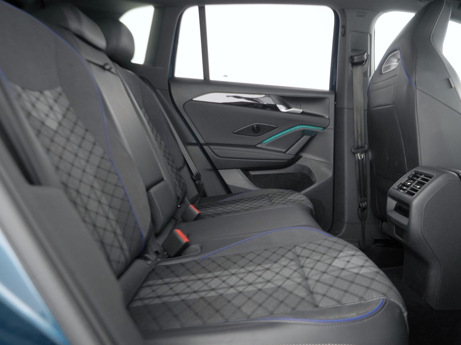 9 - Volkswagen Tiguan 2.0 tdi scr 150cv r-line dsg