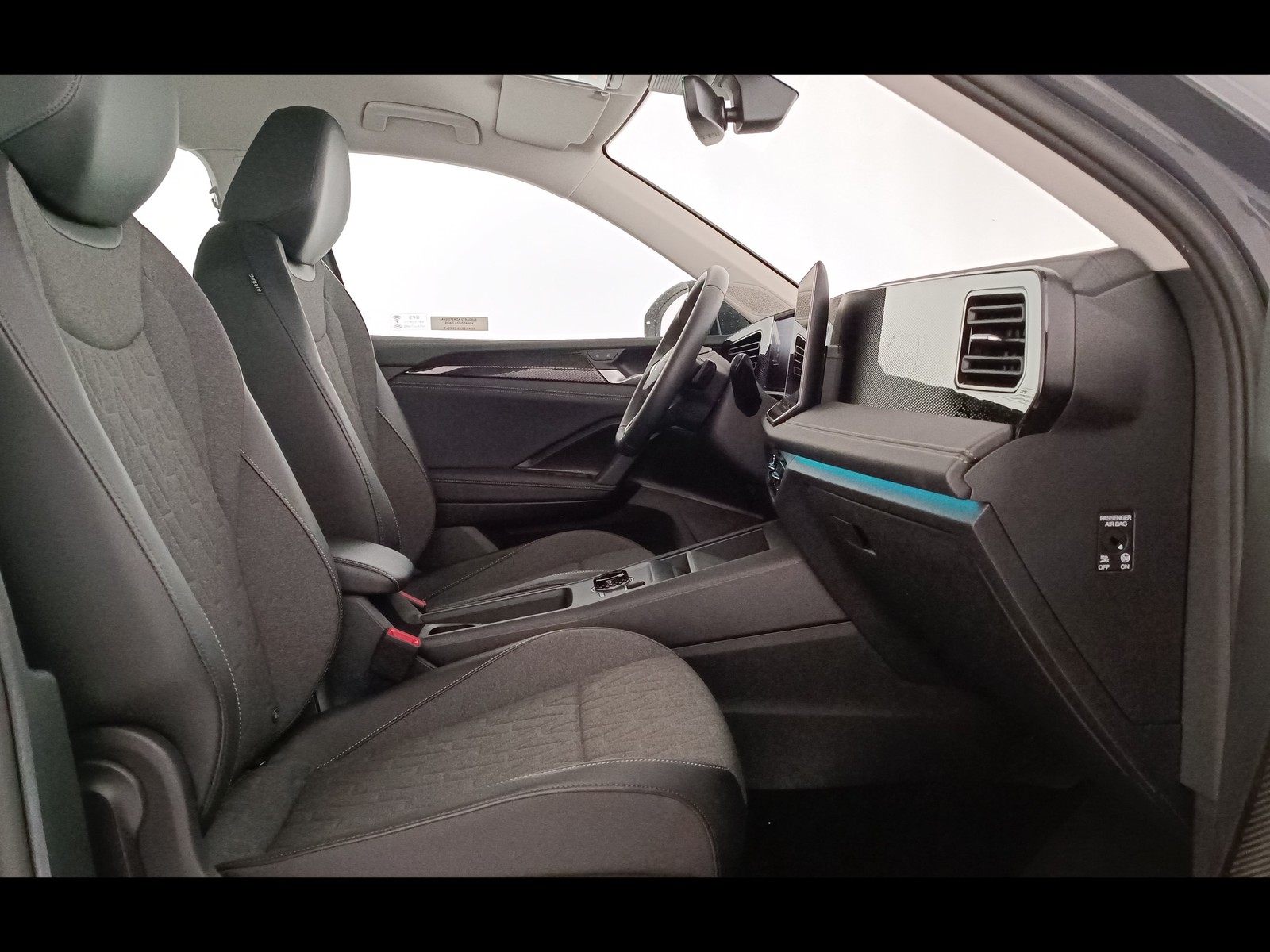 8 - Volkswagen Tiguan 2.0 tdi scr 150cv life dsg