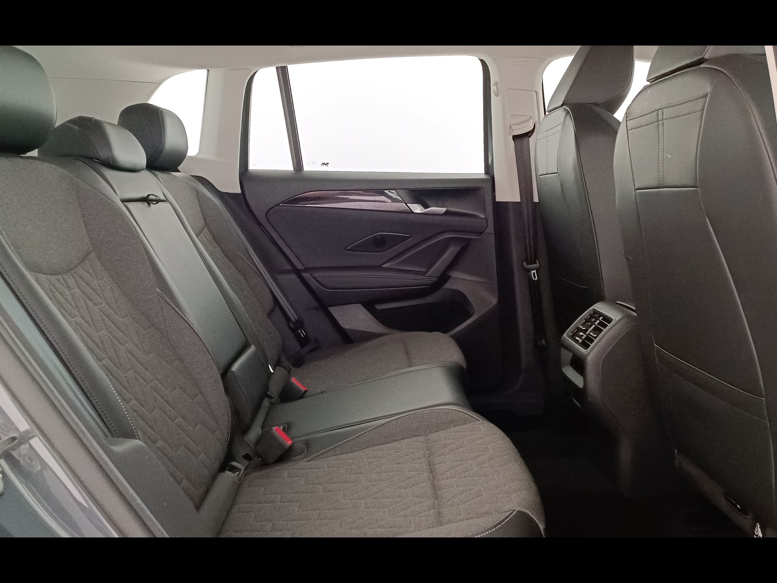 9 - Volkswagen Tiguan 2.0 tdi scr 150cv life dsg