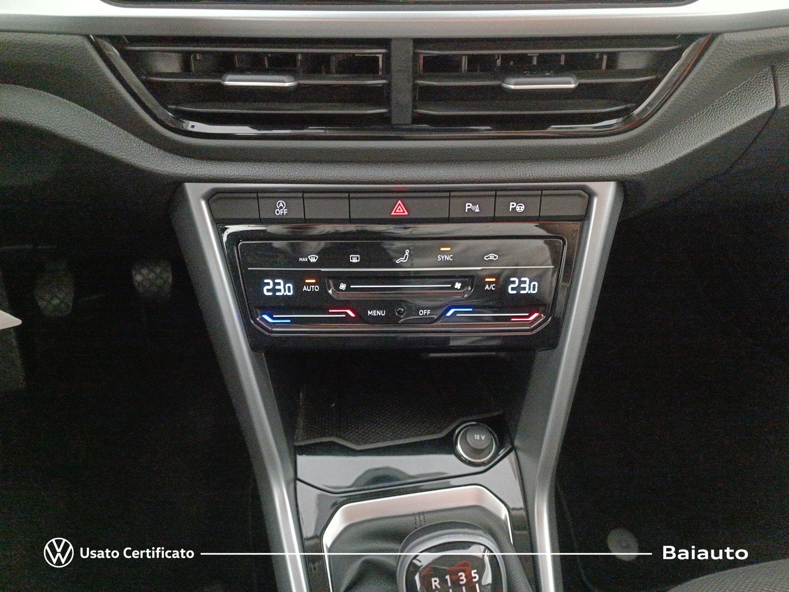 11 - Volkswagen T-Roc 1.0 tsi 110cv life