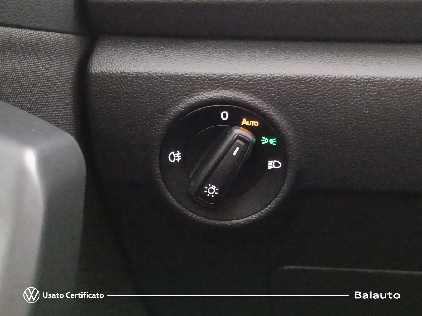 16 - Volkswagen T-Roc 1.0 tsi 110cv life