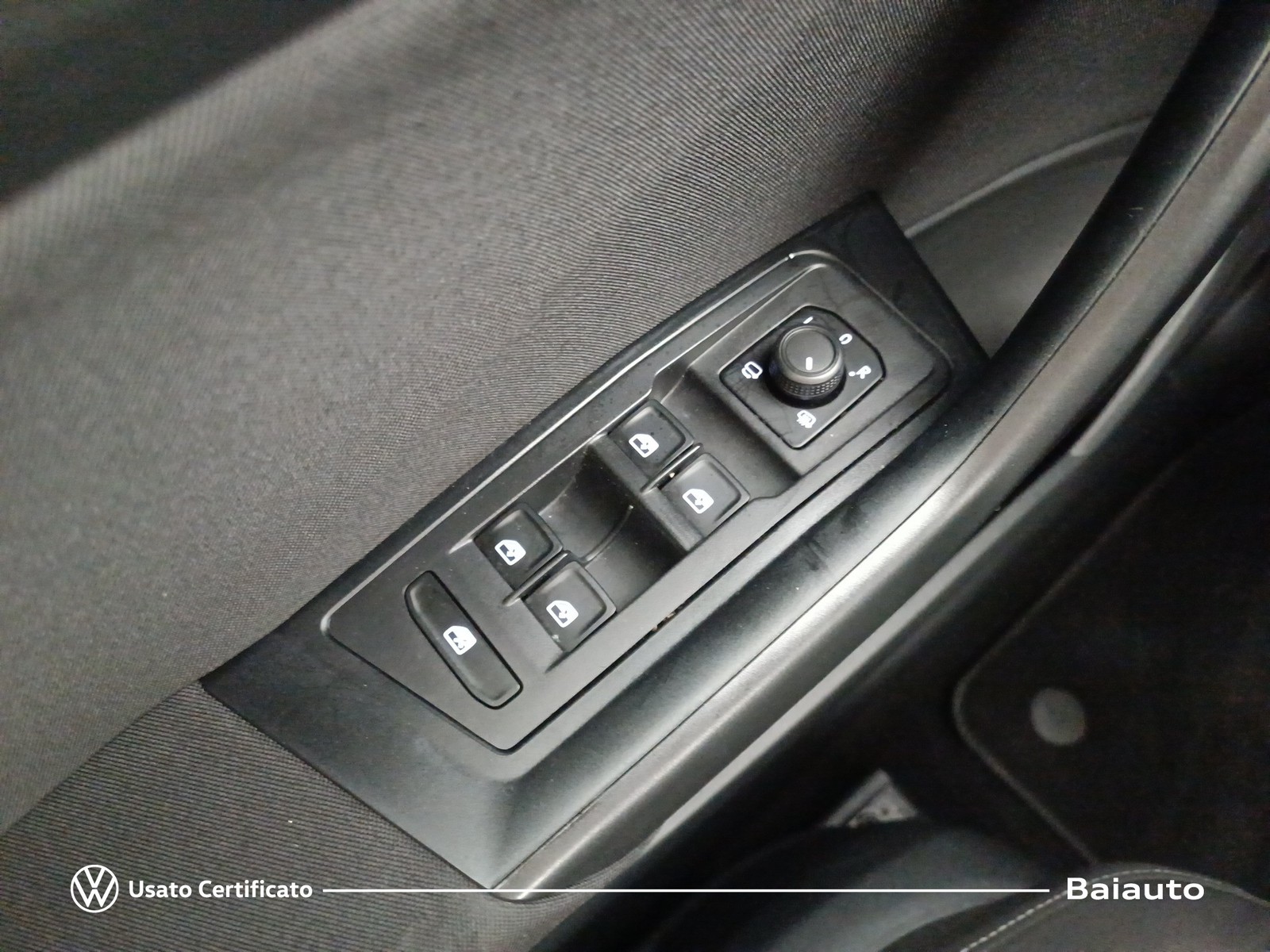 17 - Volkswagen T-Roc 1.0 tsi 110cv life